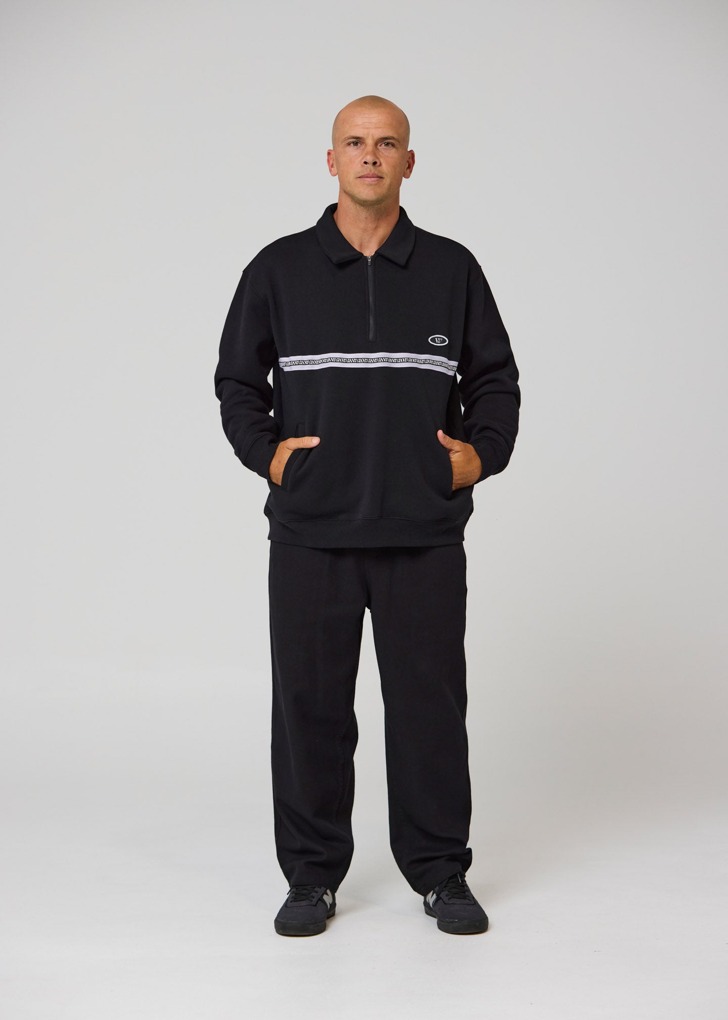 SOCIAL MEMBER 1/4 ZIP CREW : BLACK