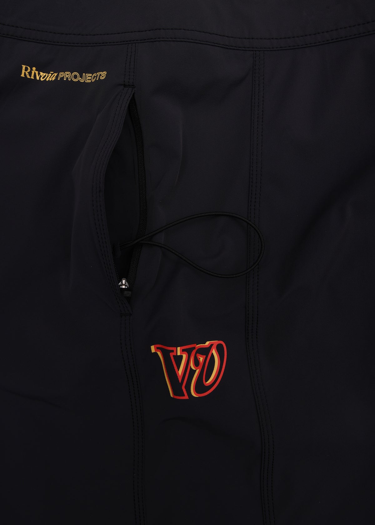 DISCLOSURE 20" PROSPERITY TRUNK : CHARCOAL