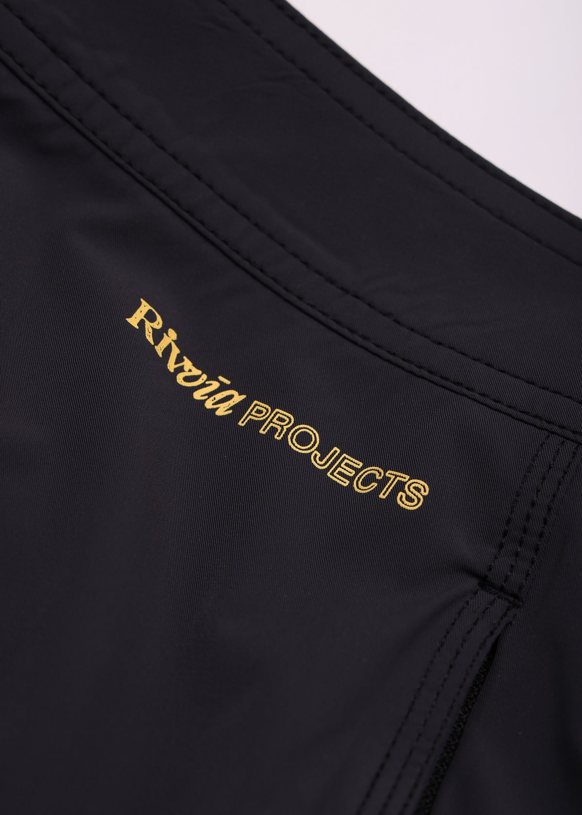 DISCLOSURE 20" PROSPERITY TRUNK : CHARCOAL