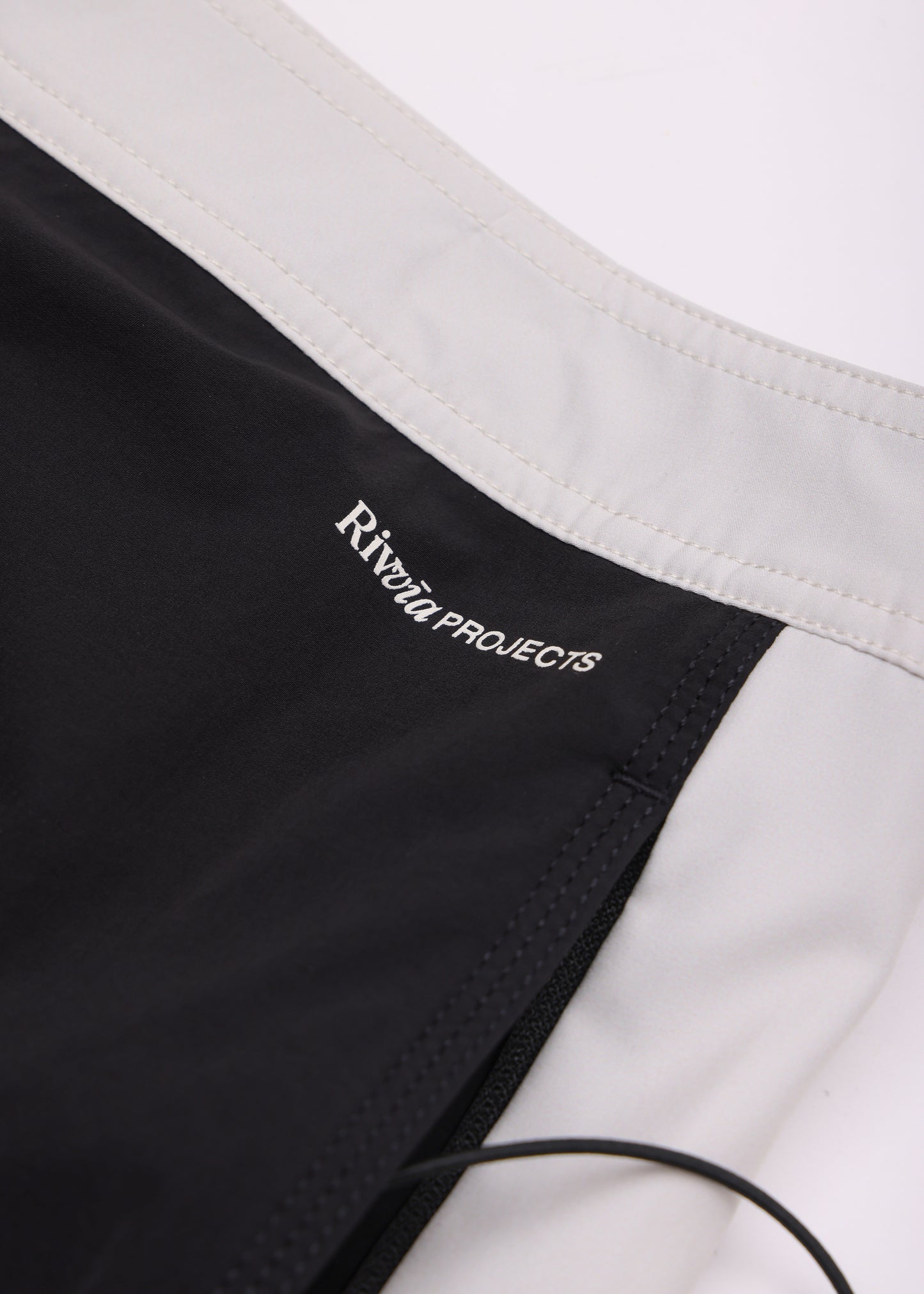 DISCLOSURE 20" TRUNK : BLACK BONE