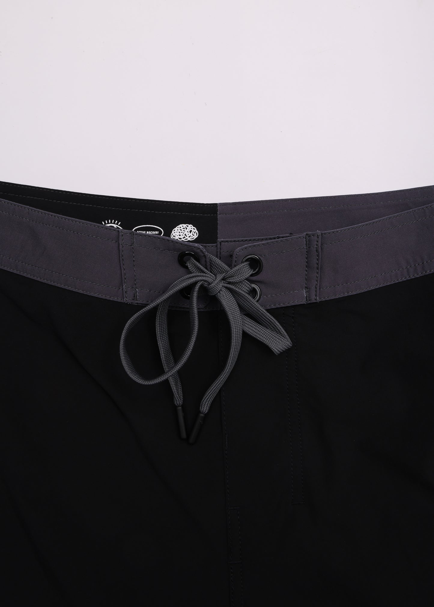 DISCLOSURE 20" TRUNK : BLACK CHARCOAL