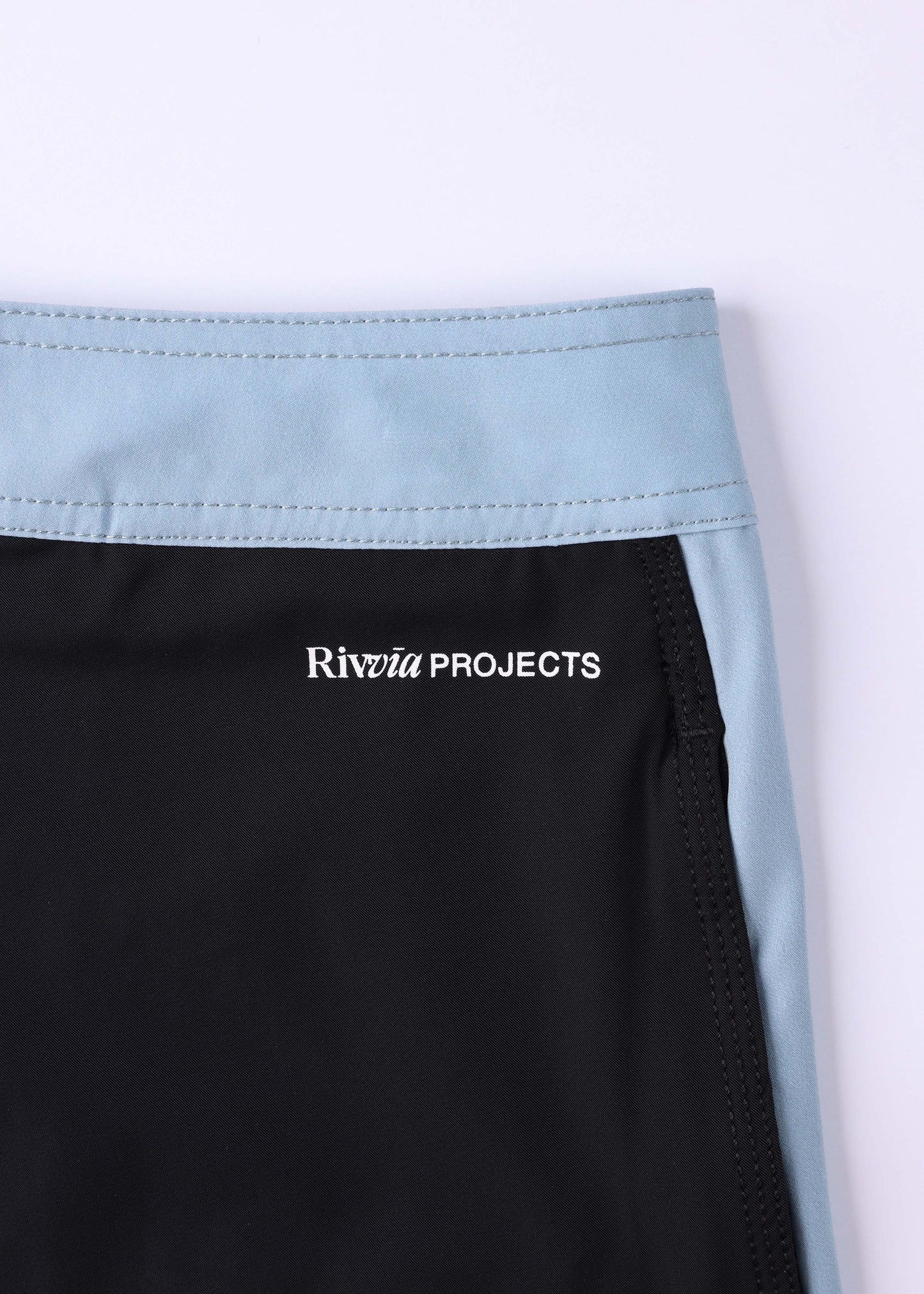 DISCLOSURE 20" TRUNK : BLACK BLUE