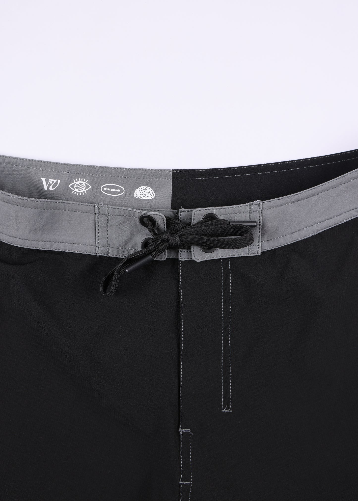 DISCLOSURE 20" TRUNK : BLACK CHARCOAL