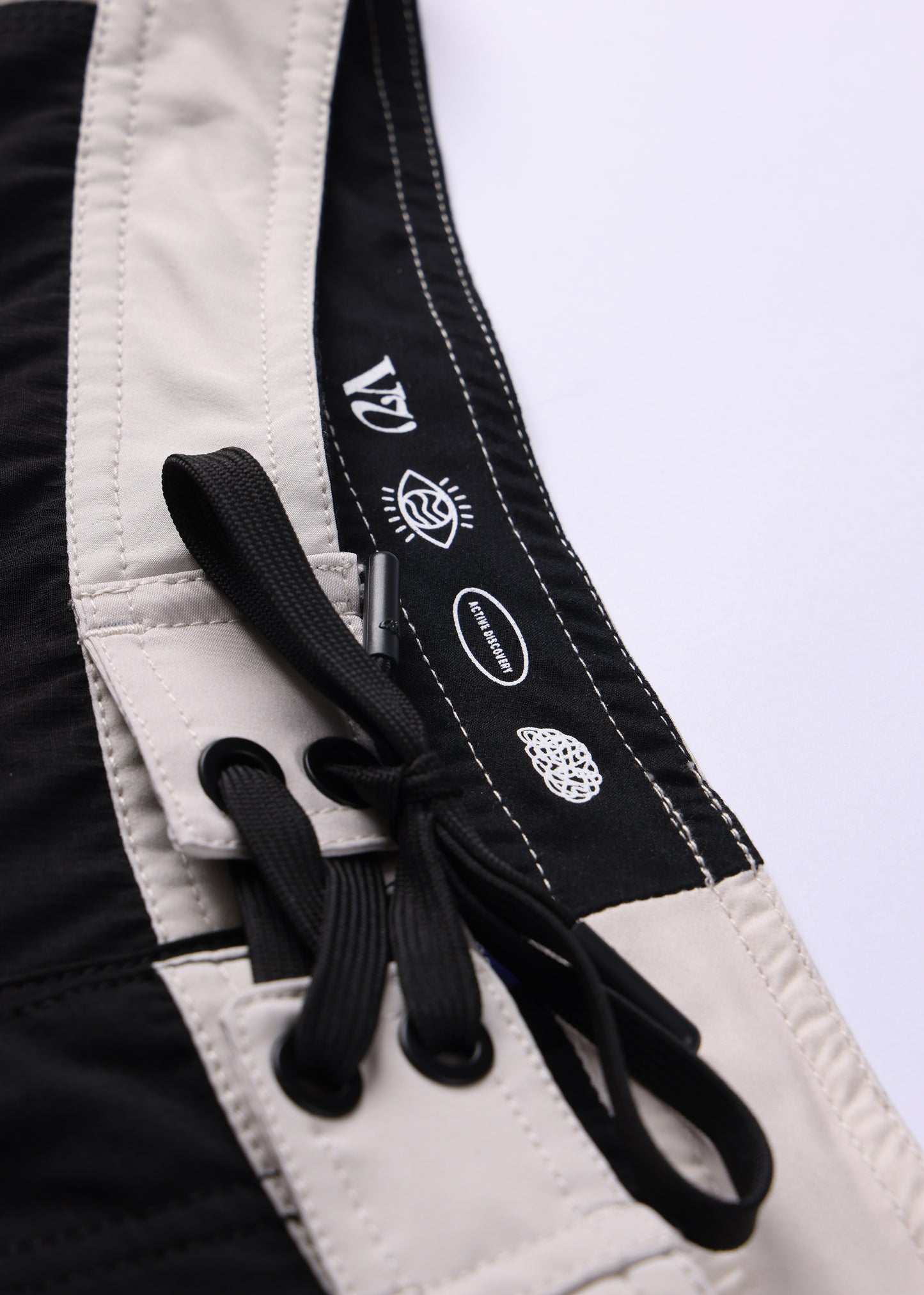 DISCLOSURE 20" TRUNK : BLACK BONE