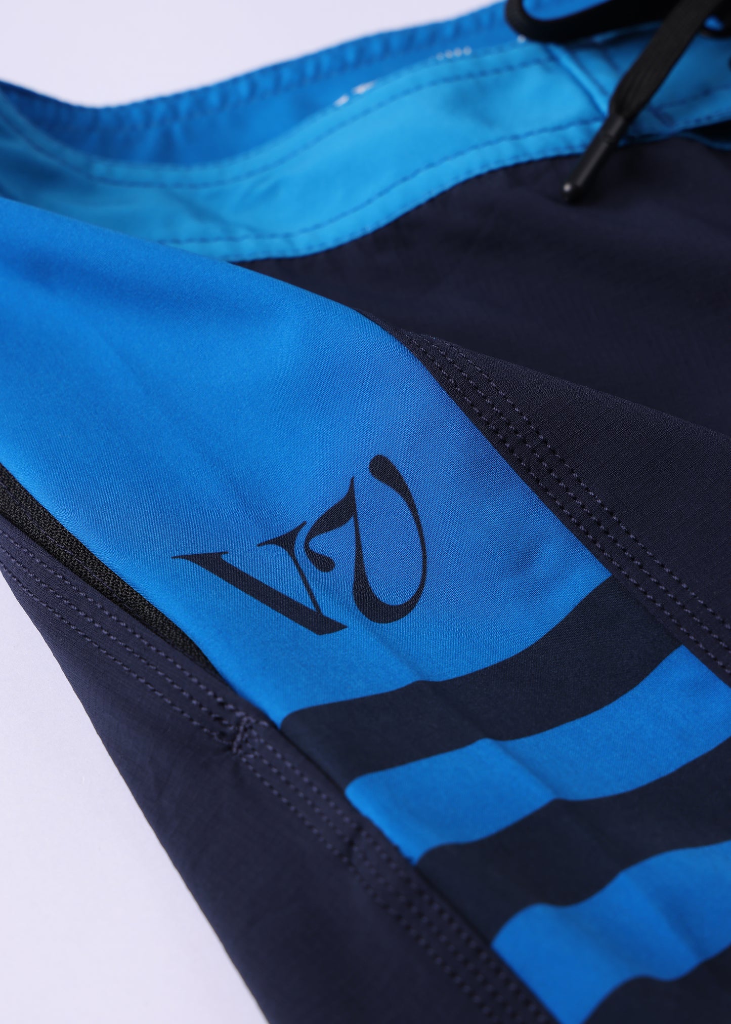 DISCLOSURE 20" TRUNK : BLUE NAVY