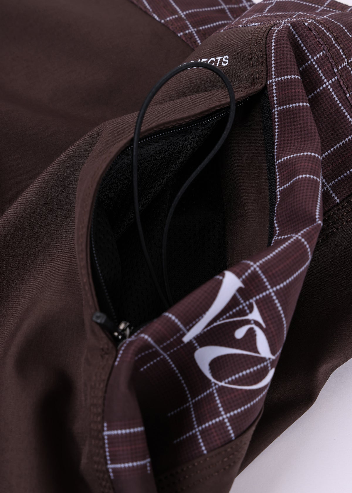 DISCLOSURE 20" TRUNK : BROWN HOUNDSTOOTH