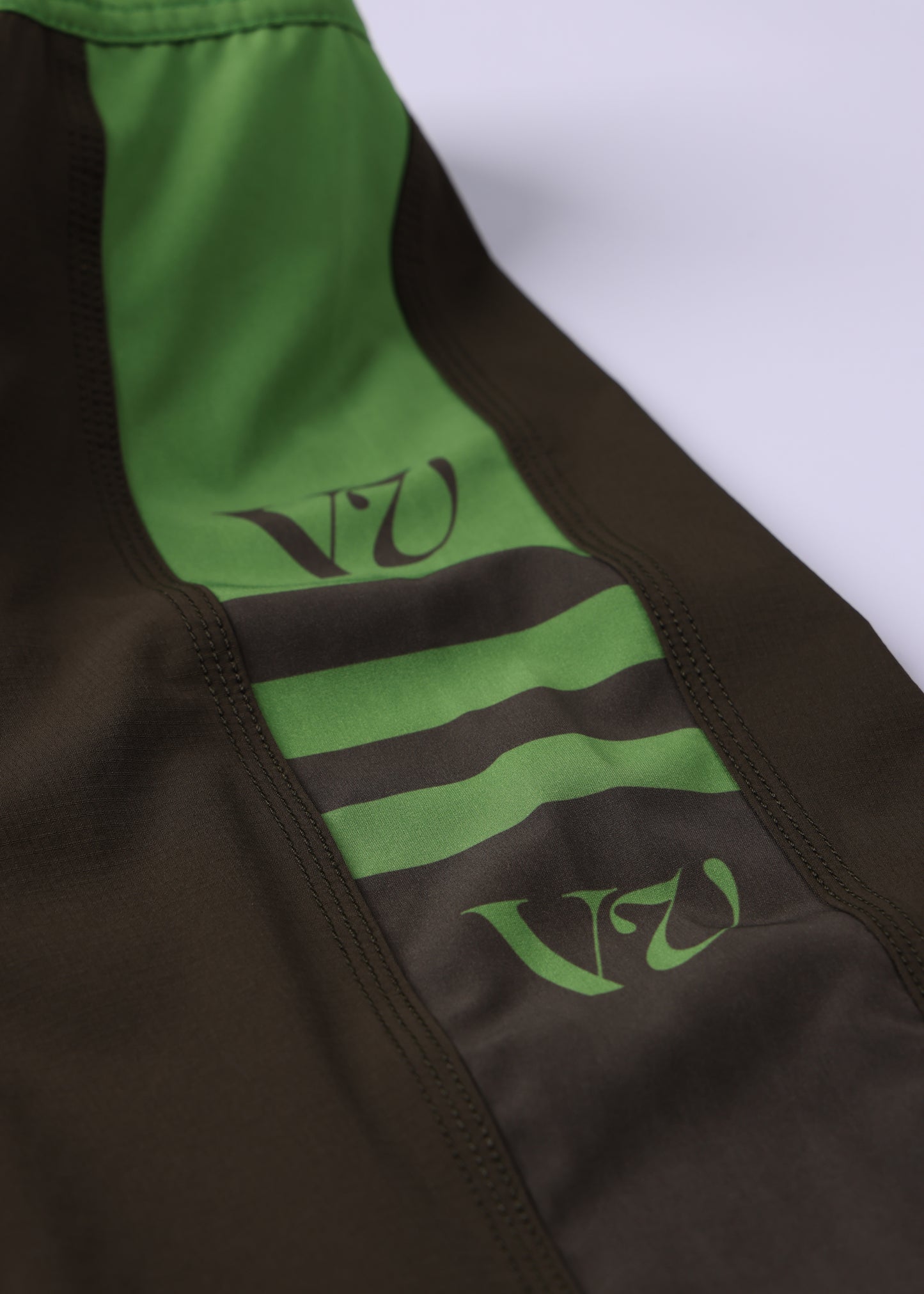 DISCLOSURE 20" TRUNK : GREEN ARMY