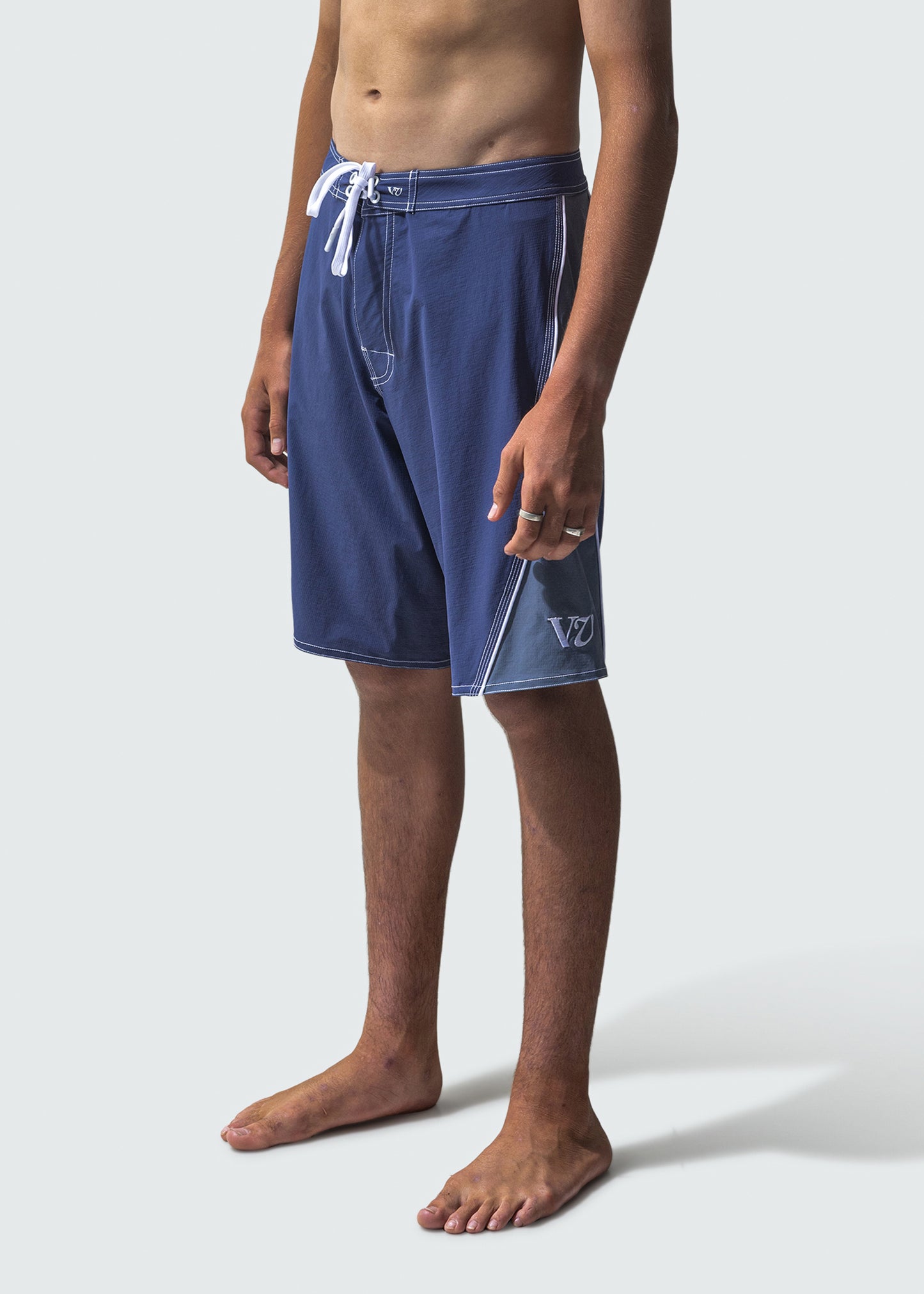 PASSAGE 21" TRUNK : DARK BLUE