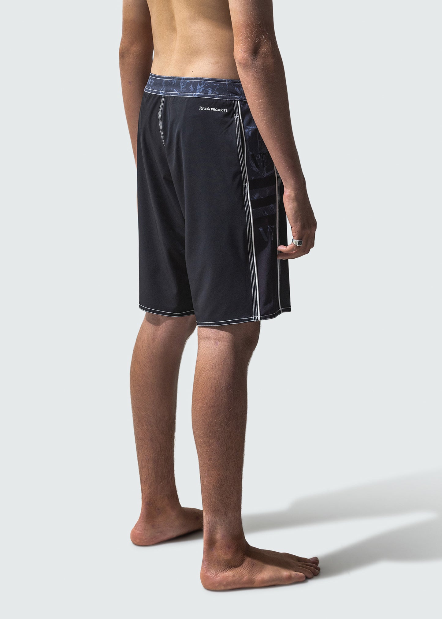 DISCLOSURE 20" TRUNK : BLACK CAMO