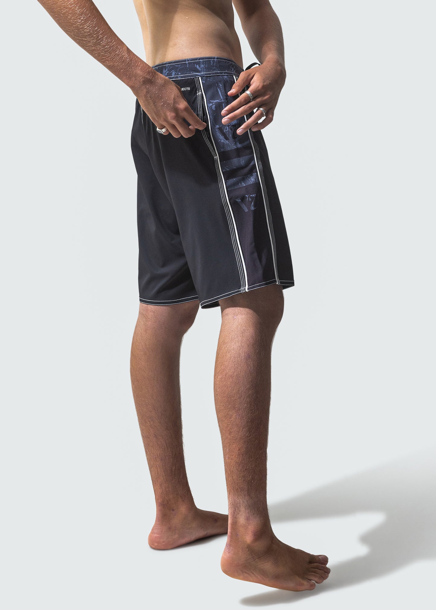 DISCLOSURE 20" TRUNK : BLACK CAMO