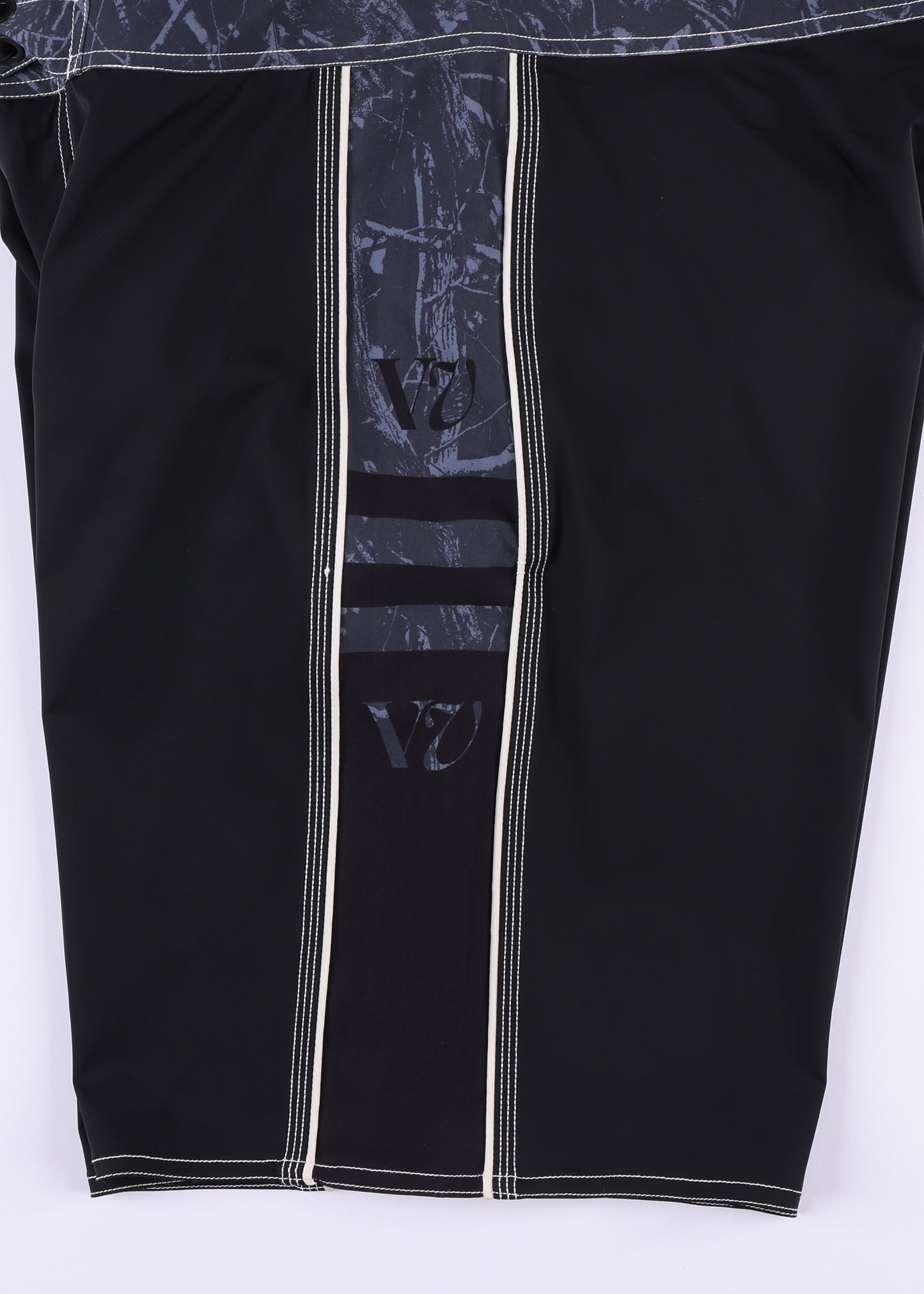 DISCLOSURE 20" TRUNK : BLACK CAMO