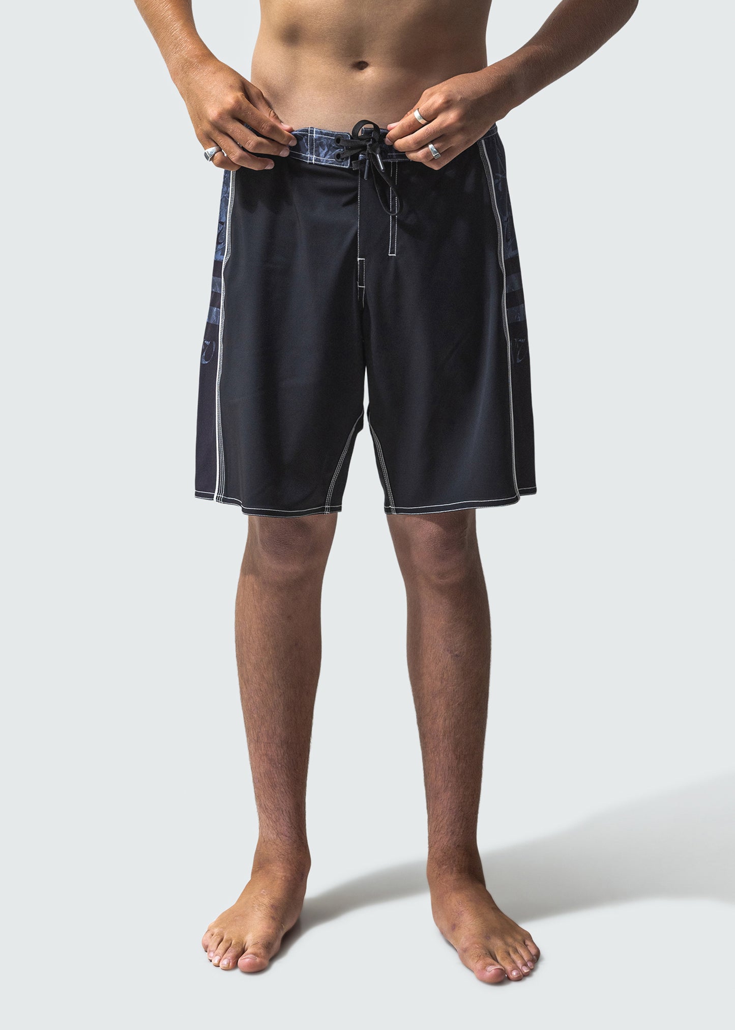 DISCLOSURE 20" TRUNK : BLACK CAMO