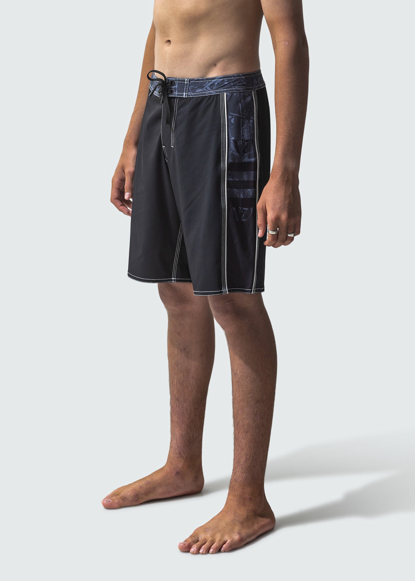 DISCLOSURE 20" TRUNK : BLACK CAMO