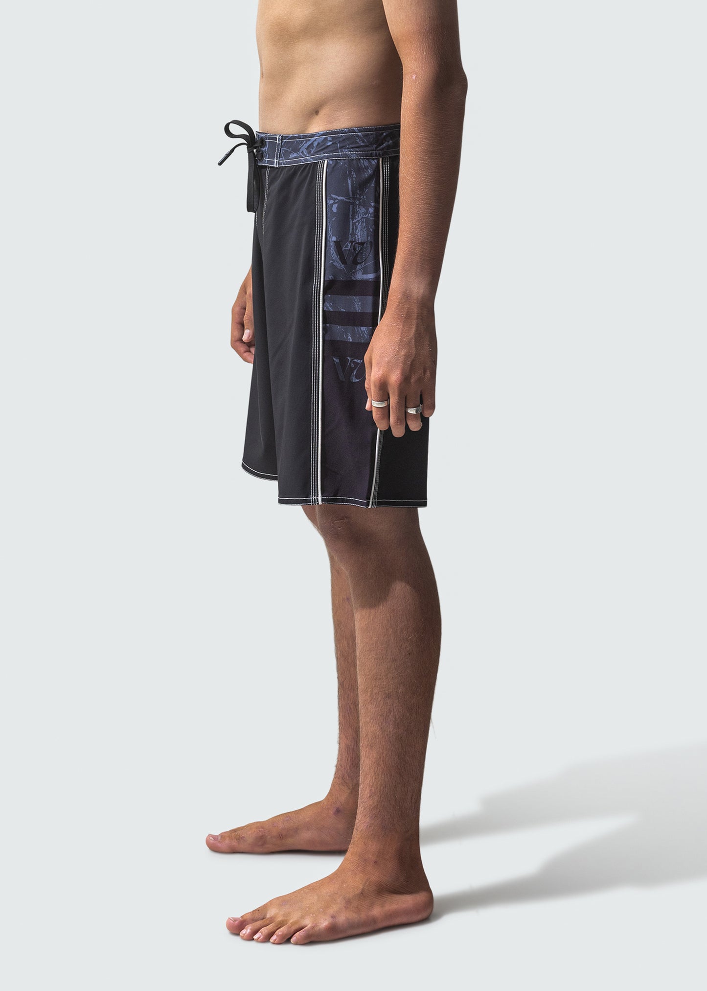 DISCLOSURE 20" TRUNK : BLACK CAMO