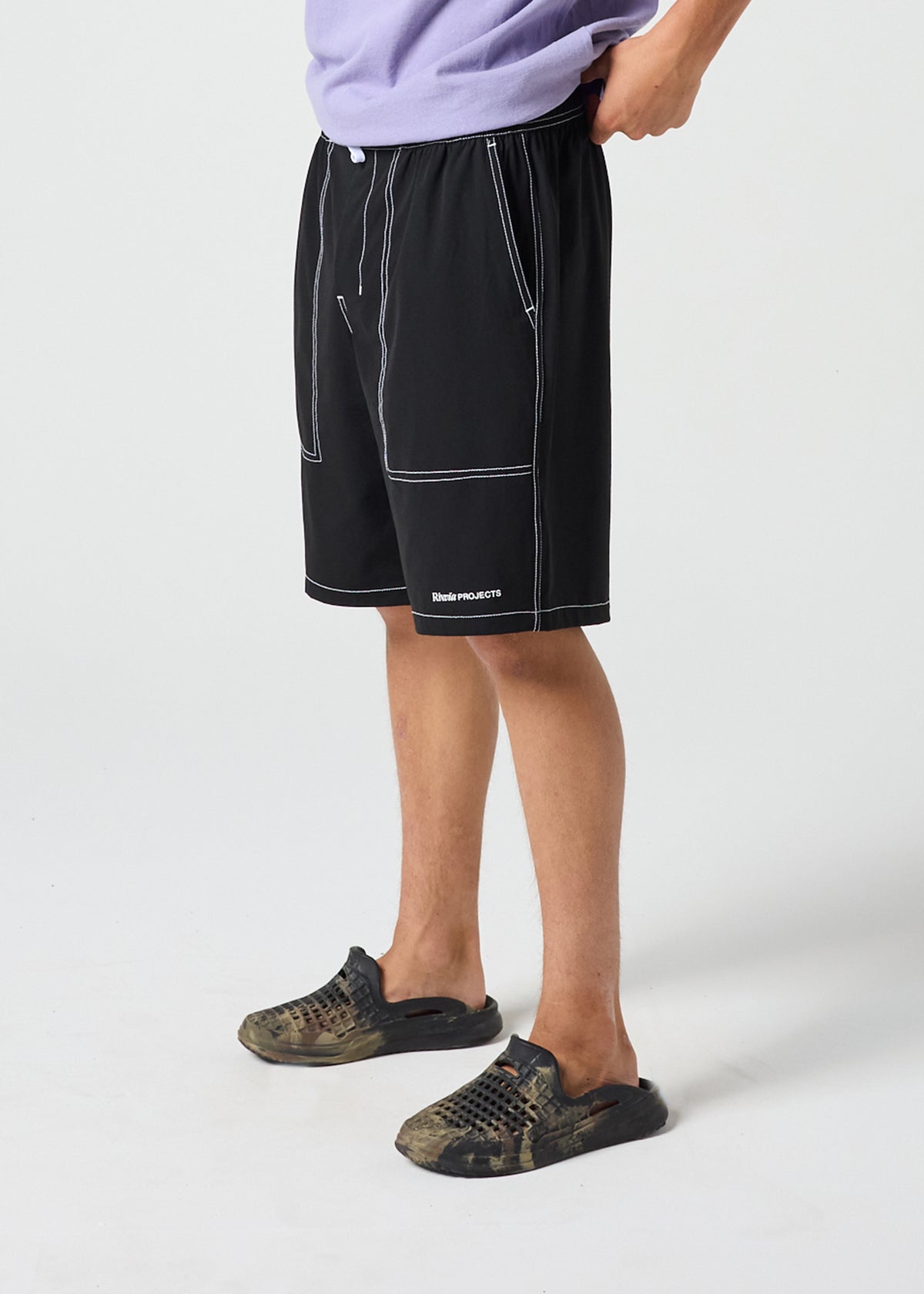 DAILY GRIND 20" SHORTS : BLACK