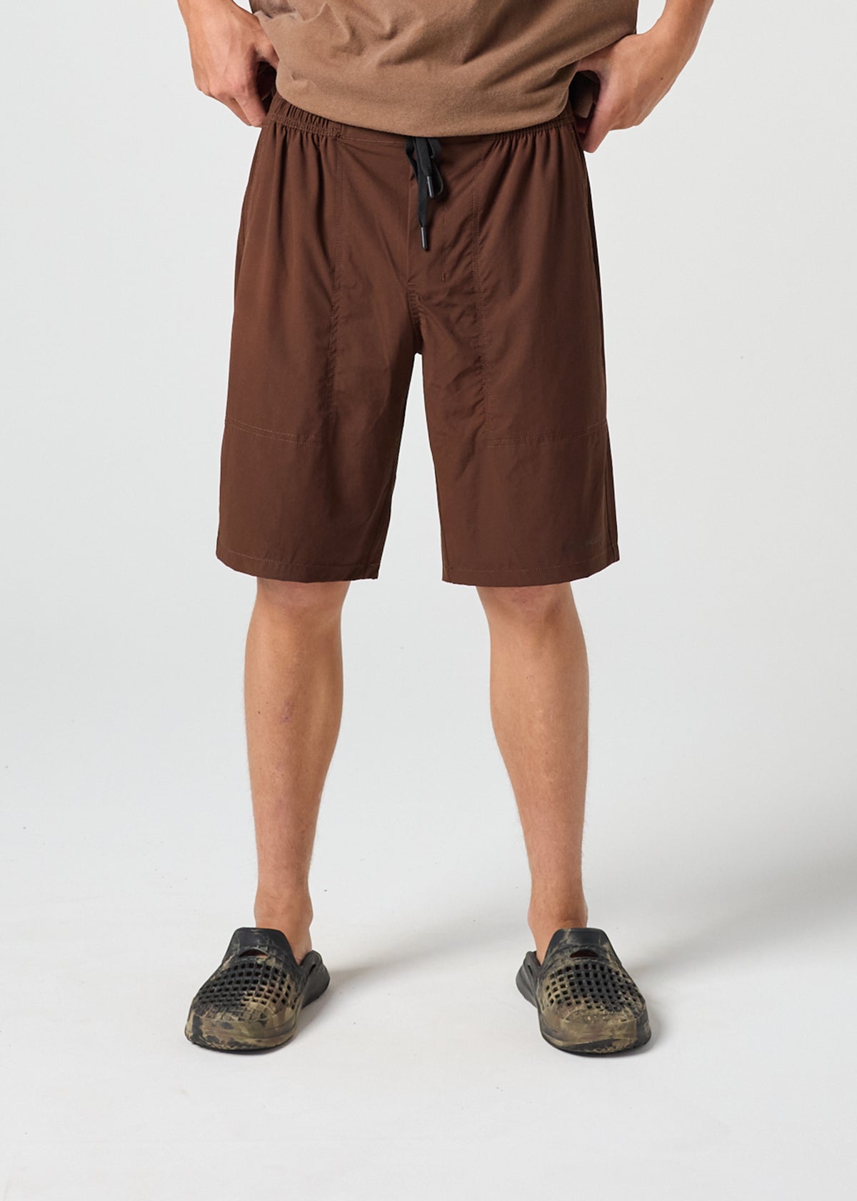 DAILY GRIND 20" SHORT : BROWN