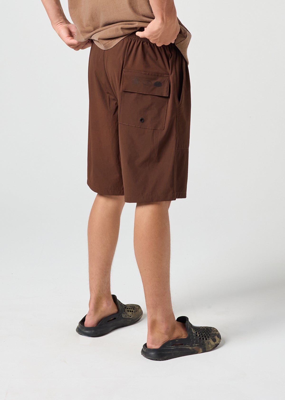 DAILY GRIND 20" SHORT : BROWN