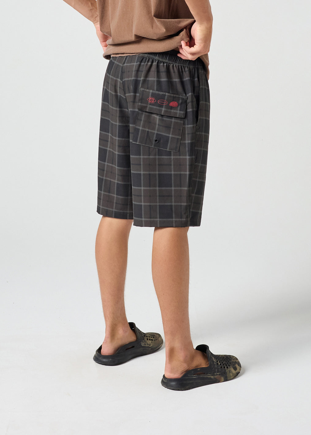 DAILY GRIND 20" SHORT : BROWN BLACK PLAID