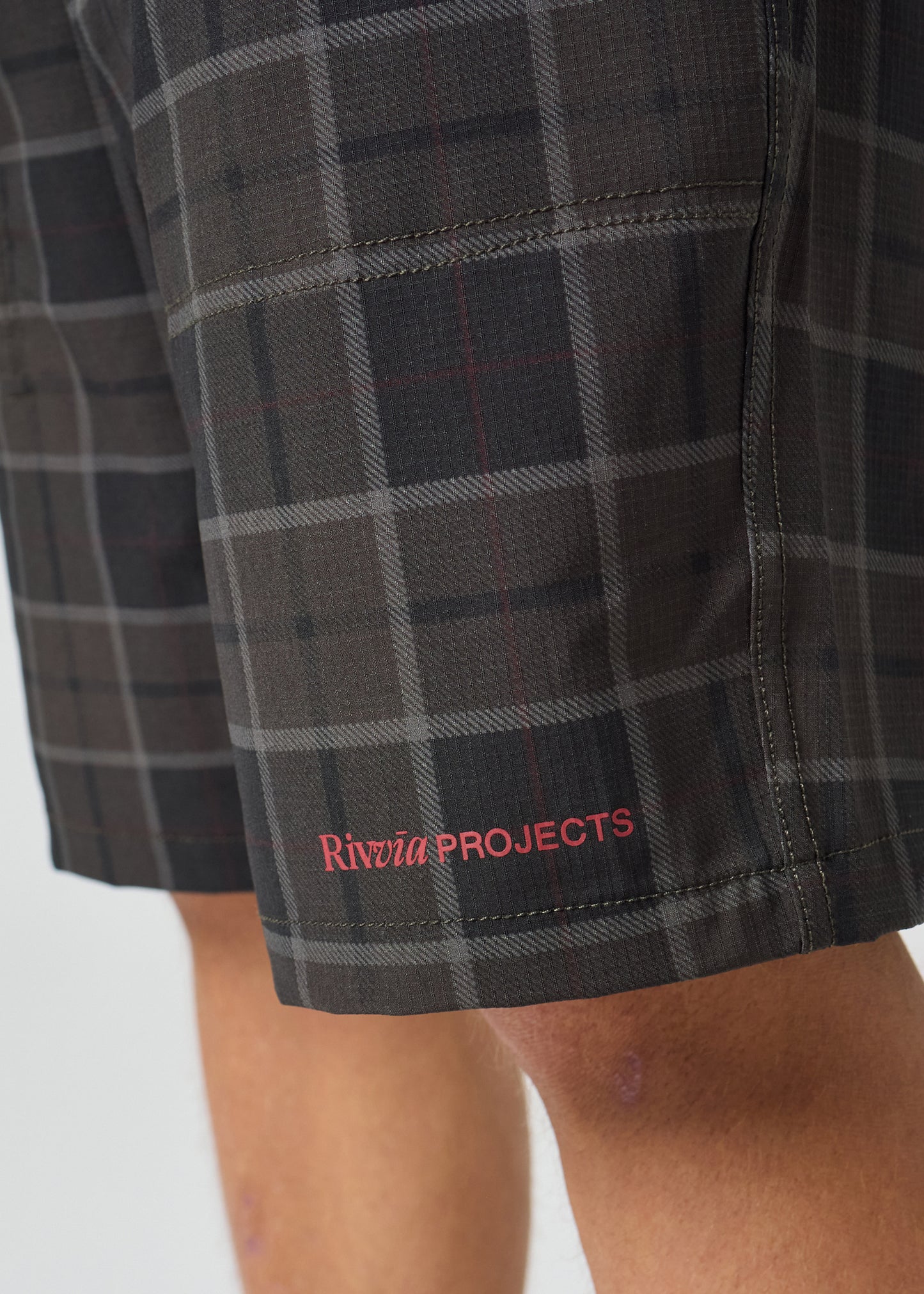 DAILY GRIND 20" SHORT : BROWN BLACK PLAID