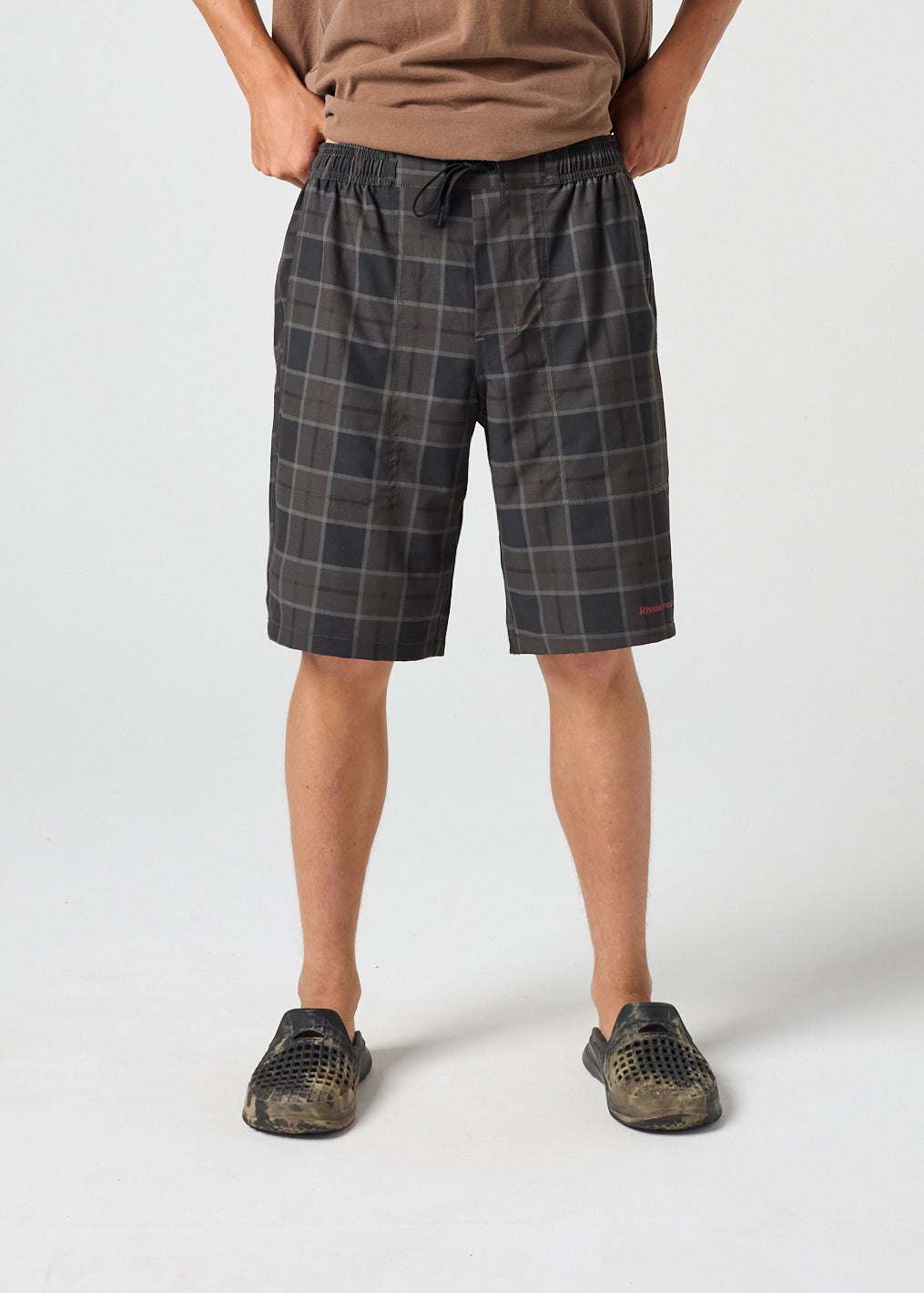 DAILY GRIND 20" SHORT : BROWN BLACK PLAID