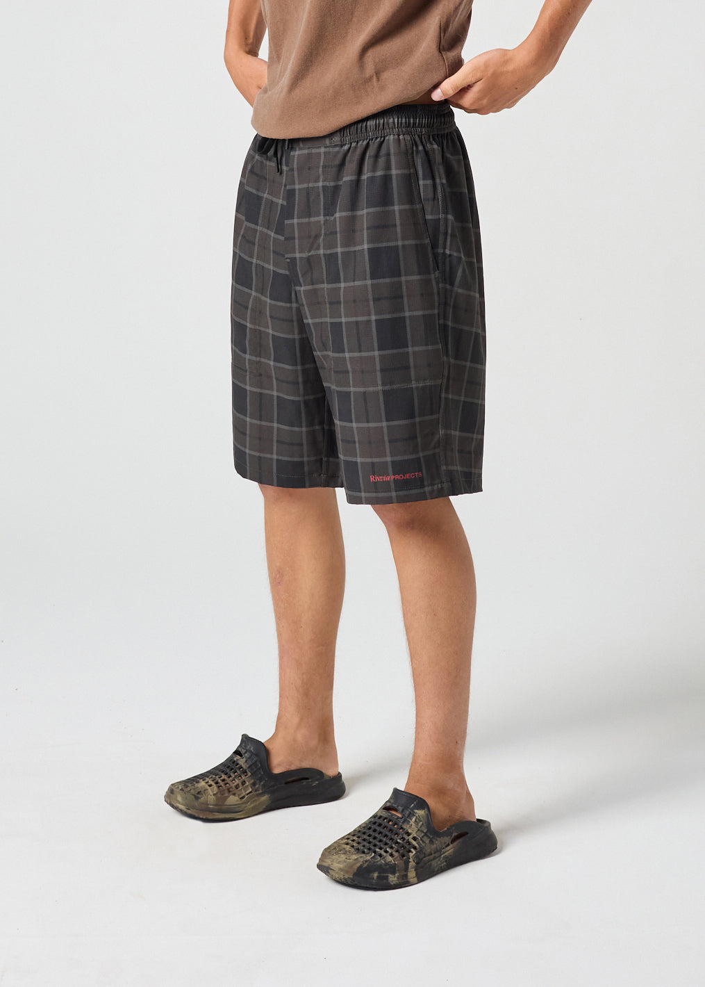 DAILY GRIND 20" SHORT : BROWN BLACK PLAID