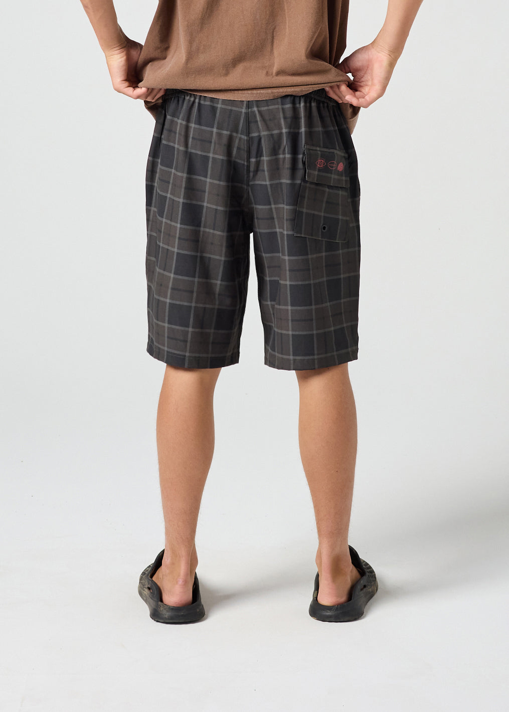 DAILY GRIND 20" SHORT : BROWN BLACK PLAID