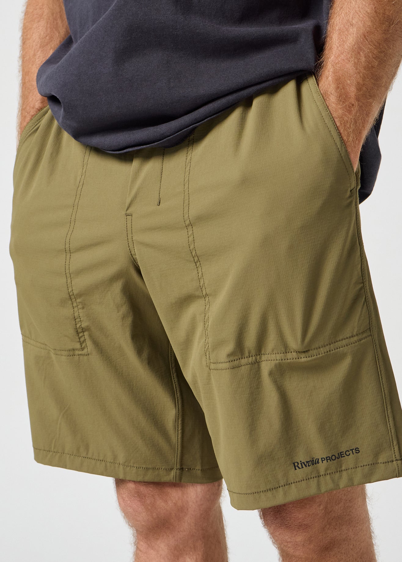 DAILY GRIND 20" SHORT : OLIVE