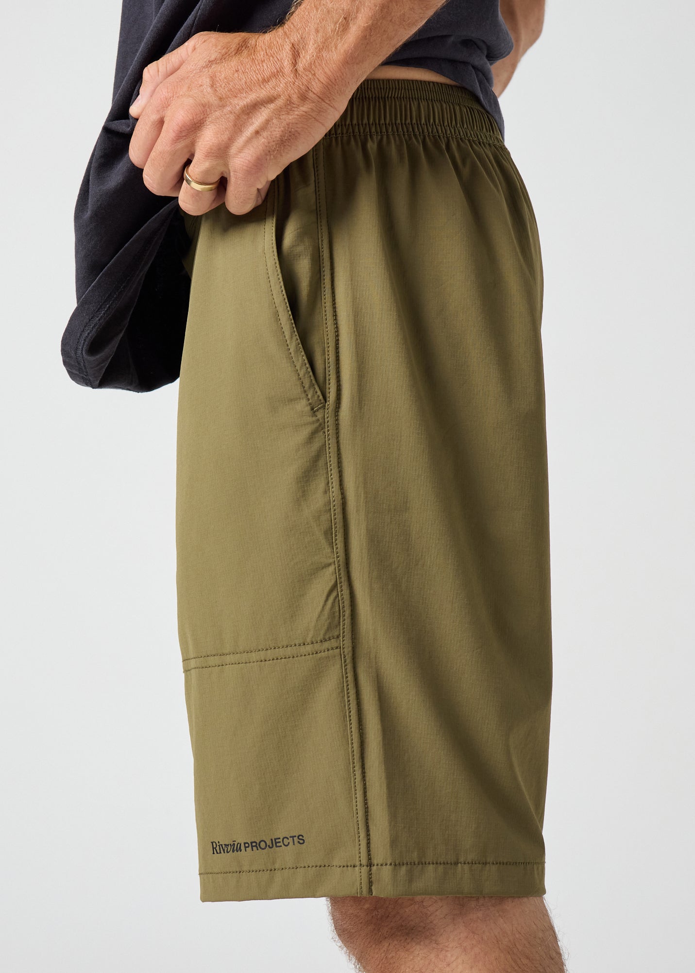 DAILY GRIND 20" SHORT : OLIVE