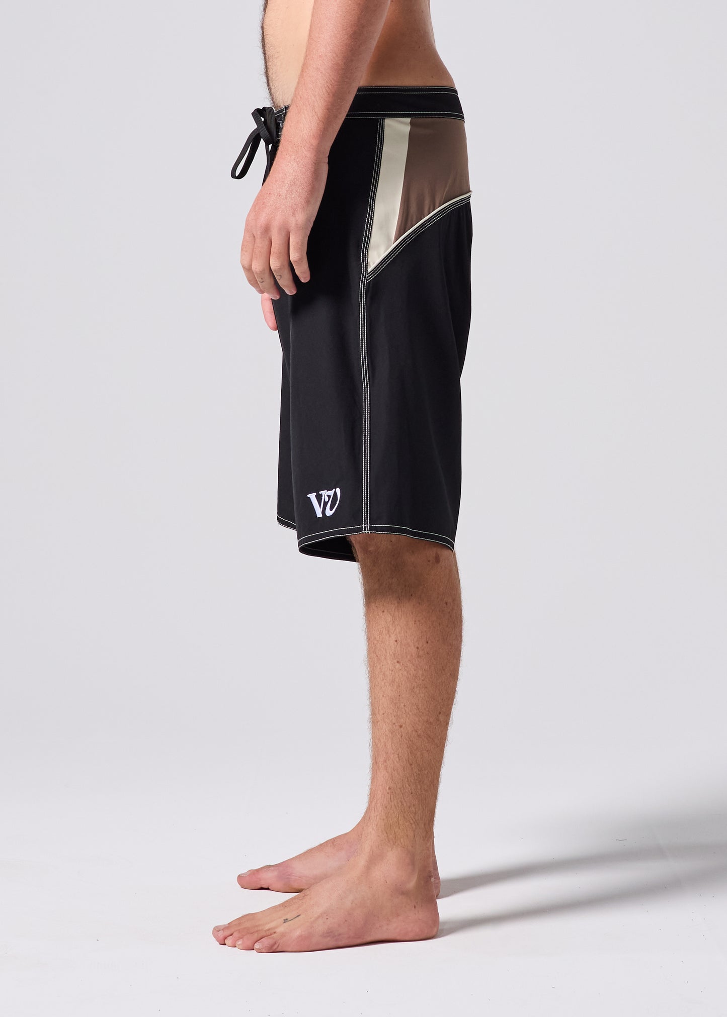 FREQUENCY 21" PASSAGE TRUNK : BLACK BROWN