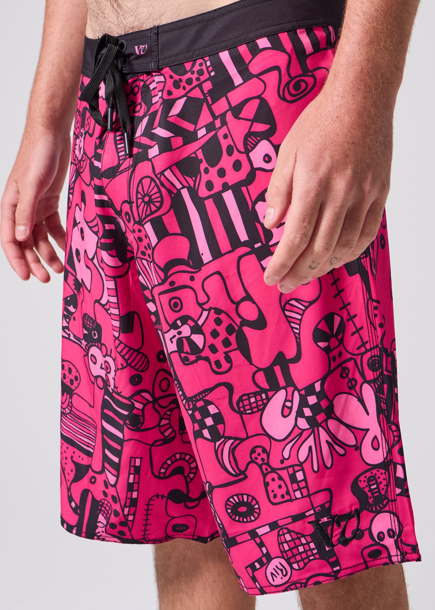 FREQUENCY 21" JW TRUNK : BLACK PINK