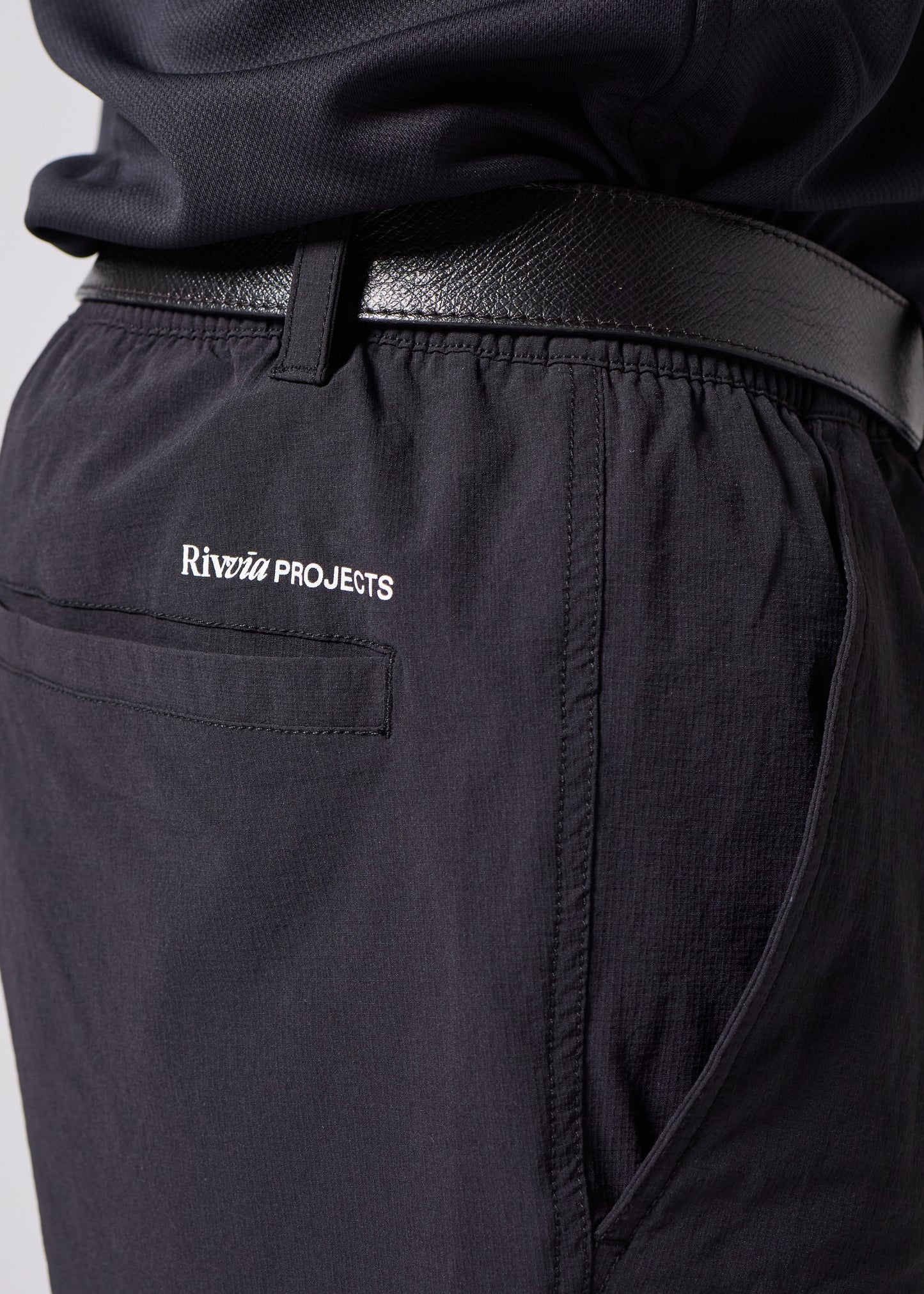 DAILY GOLF 19' SHORT : BLACK