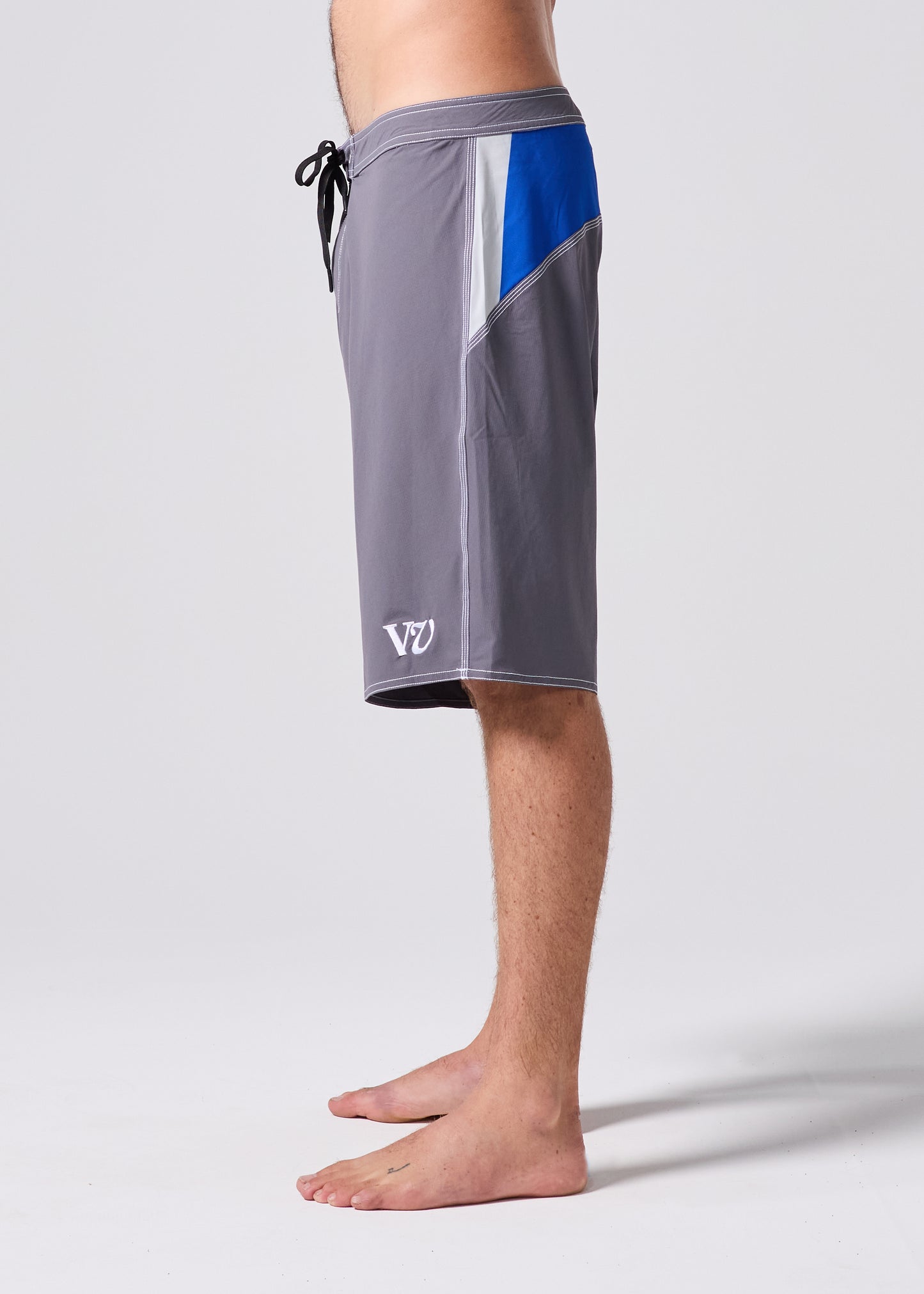FREQUENCY 21" TRUNK : GREY
