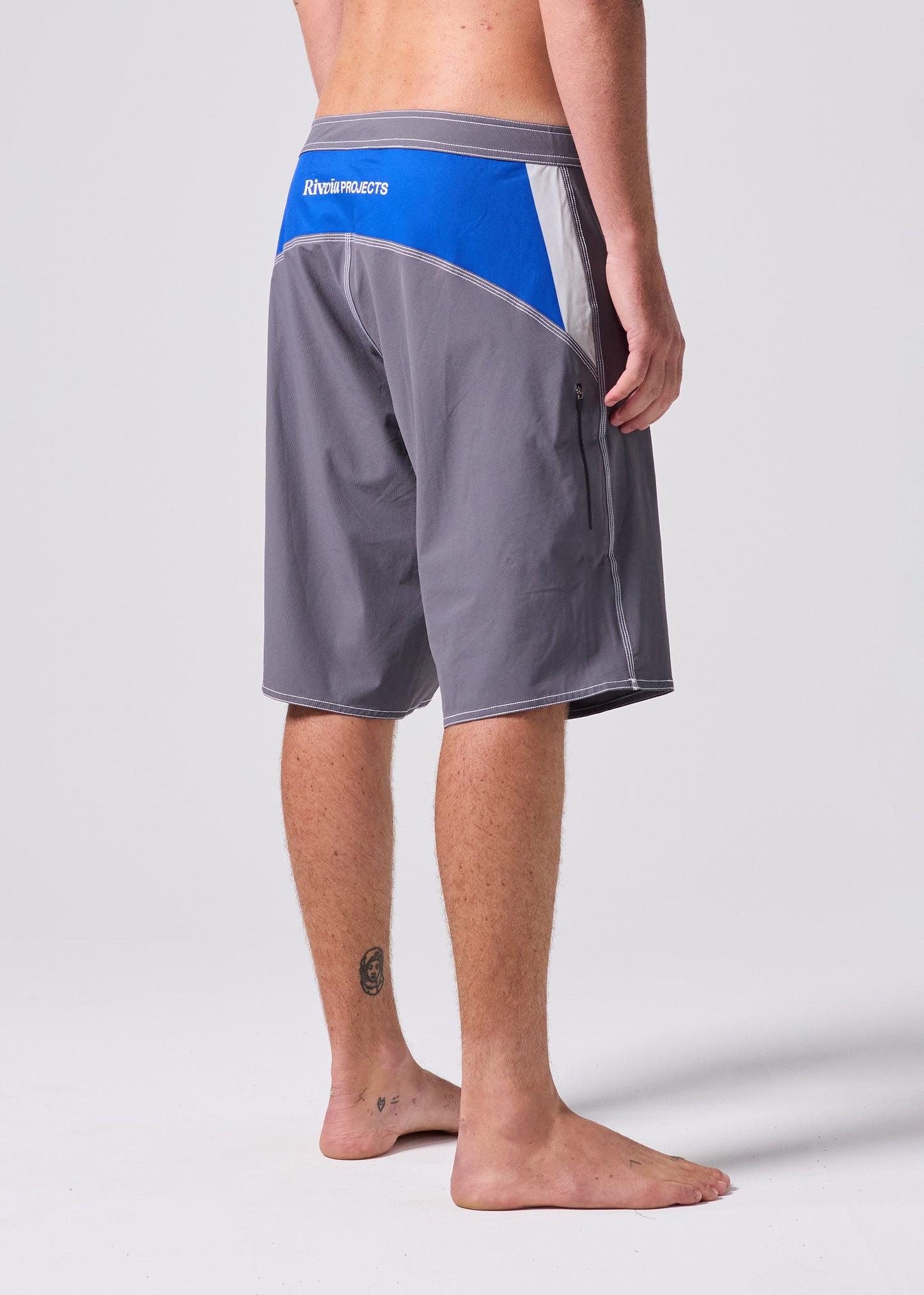 FREQUENCY 21" TRUNK : GREY