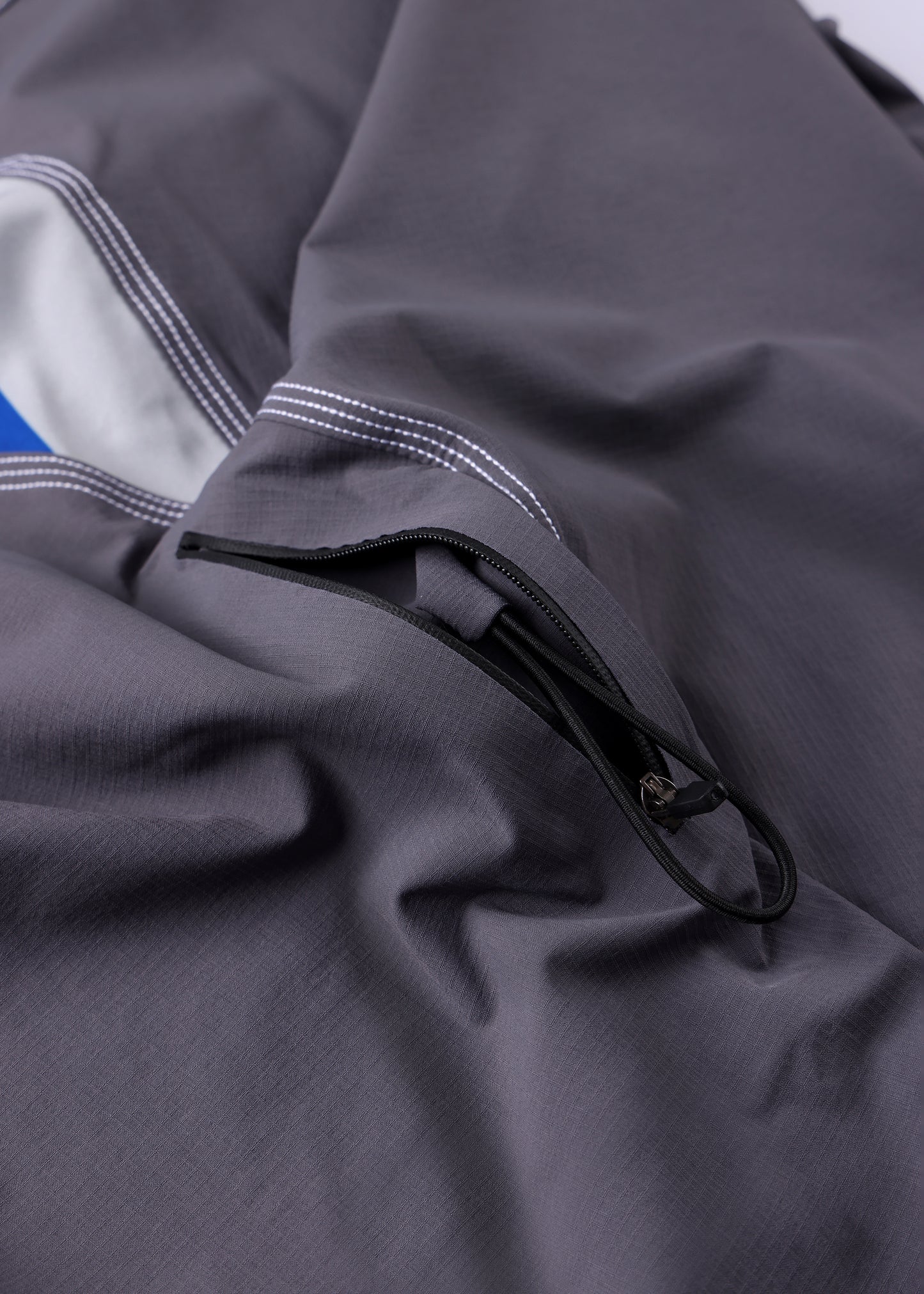 FREQUENCY 21" TRUNK : GREY