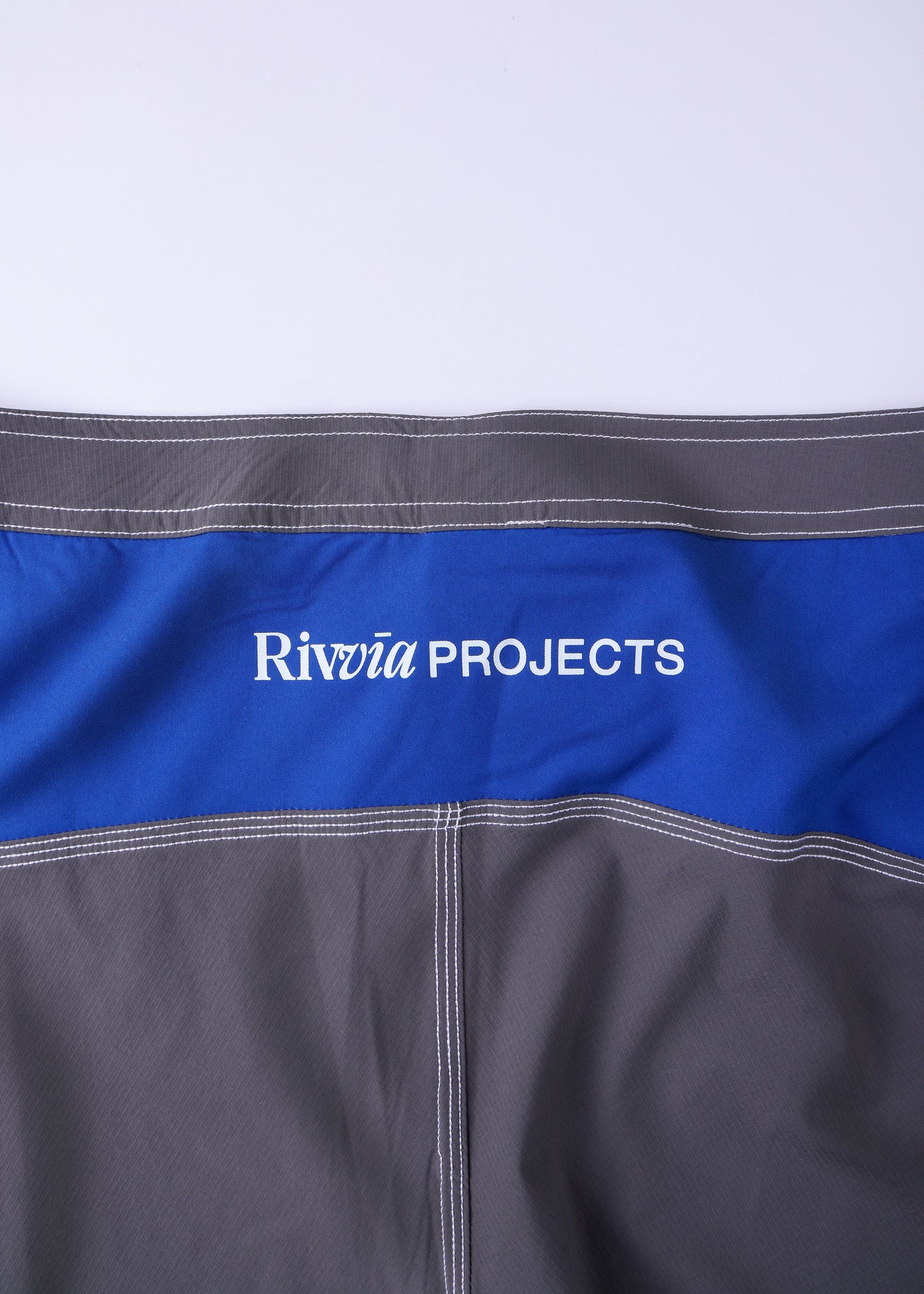 FREQUENCY 21" TRUNK : GREY