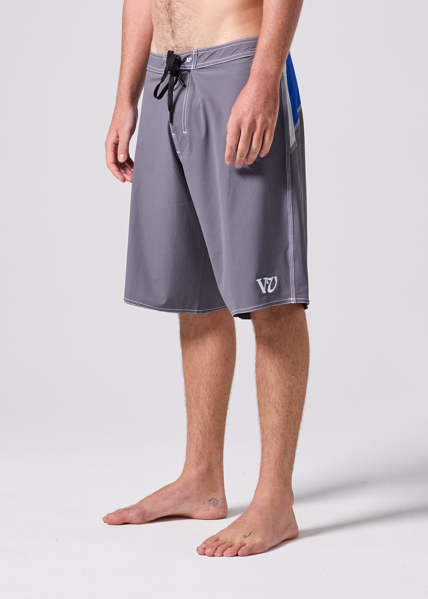 FREQUENCY 21" TRUNK : GREY