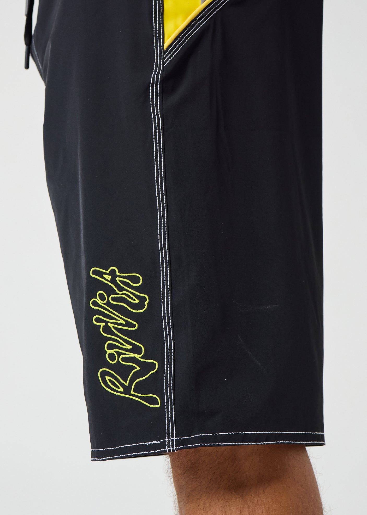 FREQUENCY 21" OVAL GRAF TRUNK : BLACK YELLOW