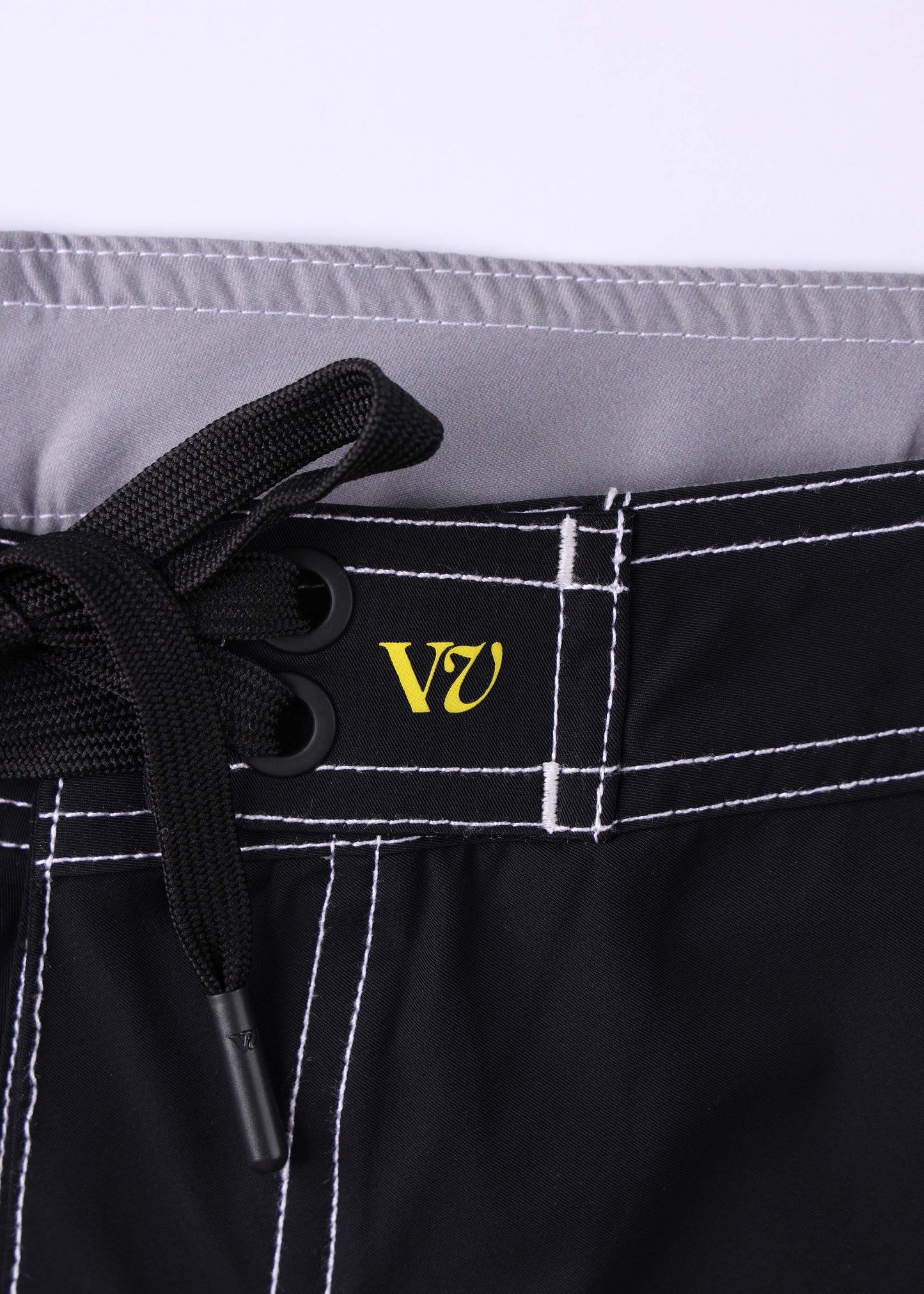 FREQUENCY 21" OVAL GRAF TRUNK : BLACK YELLOW