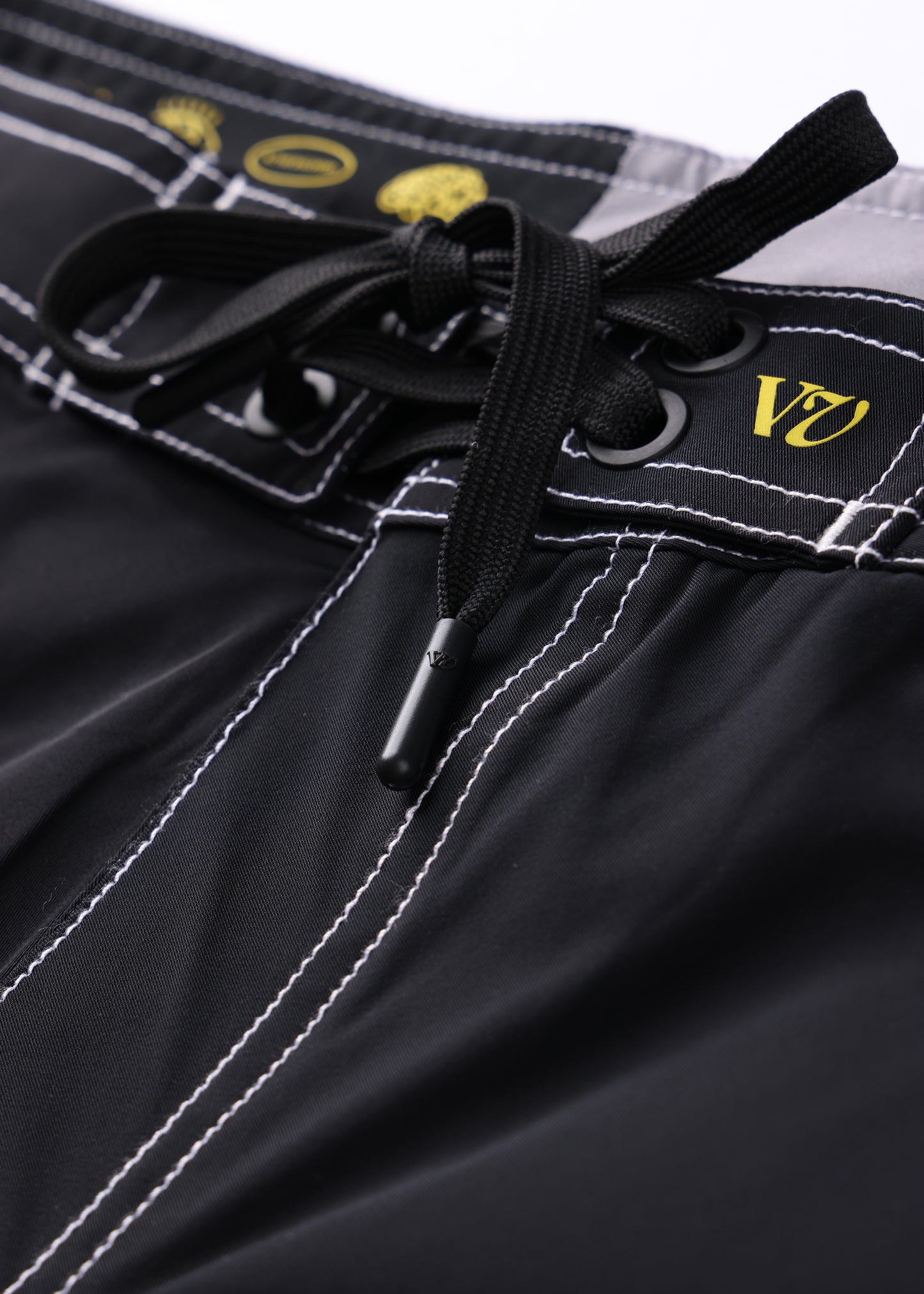 FREQUENCY 21" OVAL GRAF TRUNK : BLACK YELLOW