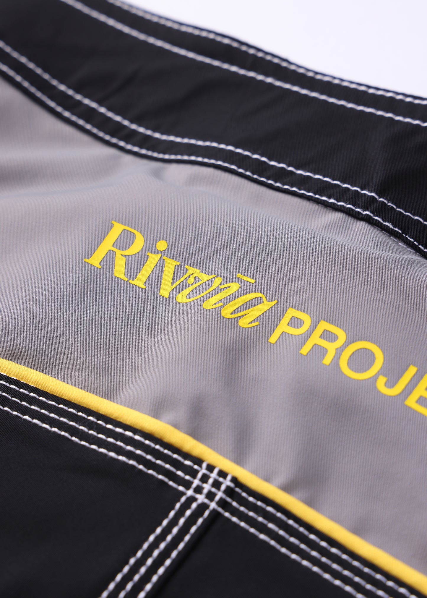 FREQUENCY 21" OVAL GRAF TRUNK : BLACK YELLOW