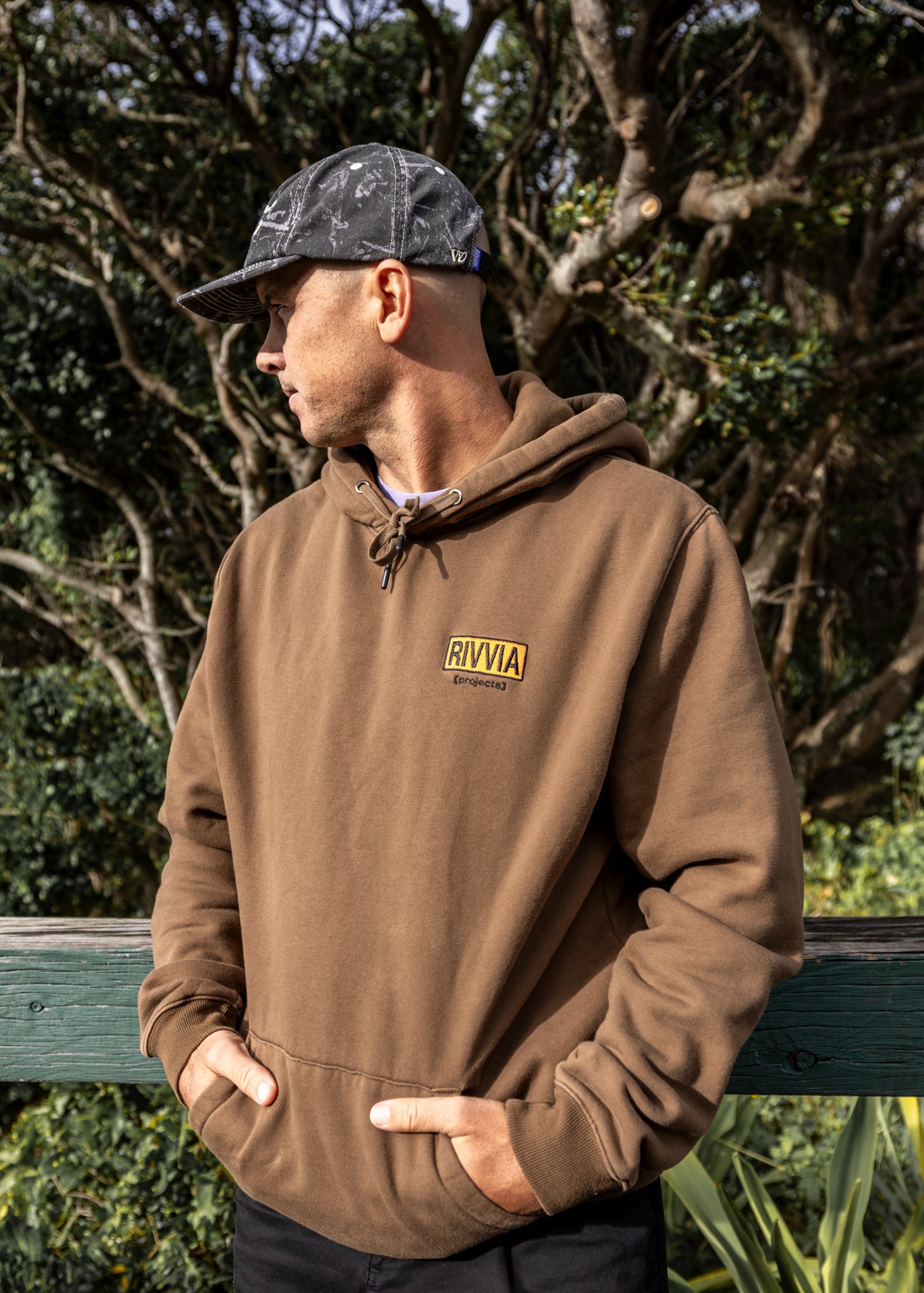 BOX LOGO HOOD : BROWN