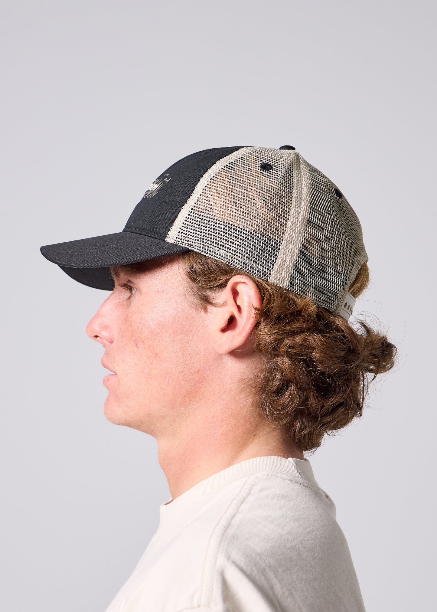 ACTIVE DISCOVERY TRUCKER : BLACK WHITE