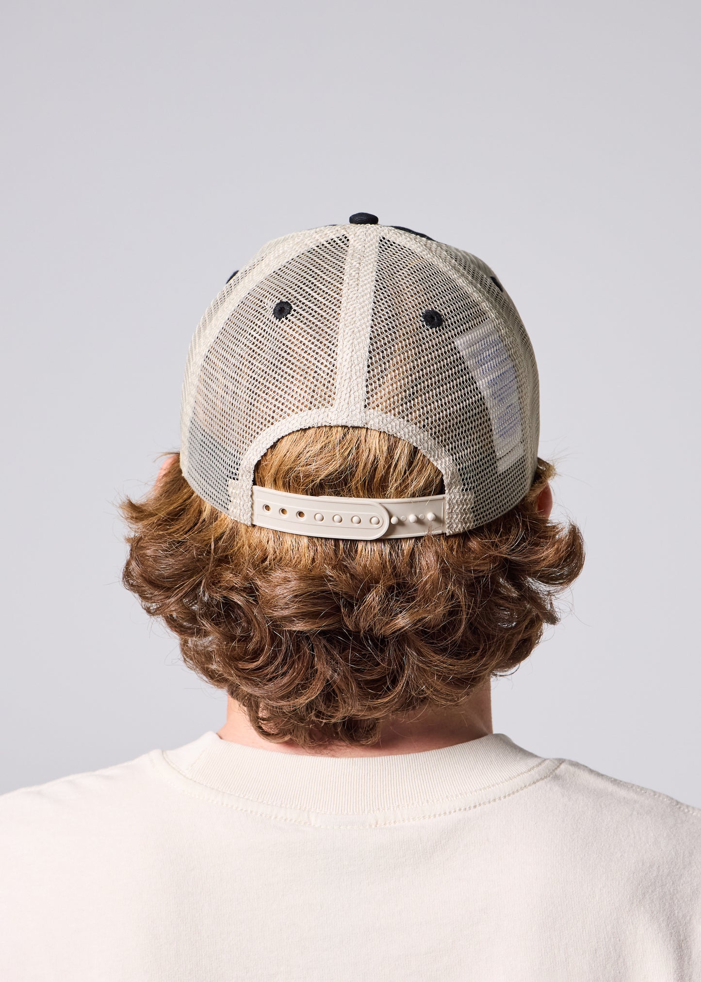ACTIVE DISCOVERY TRUCKER : BLACK WHITE