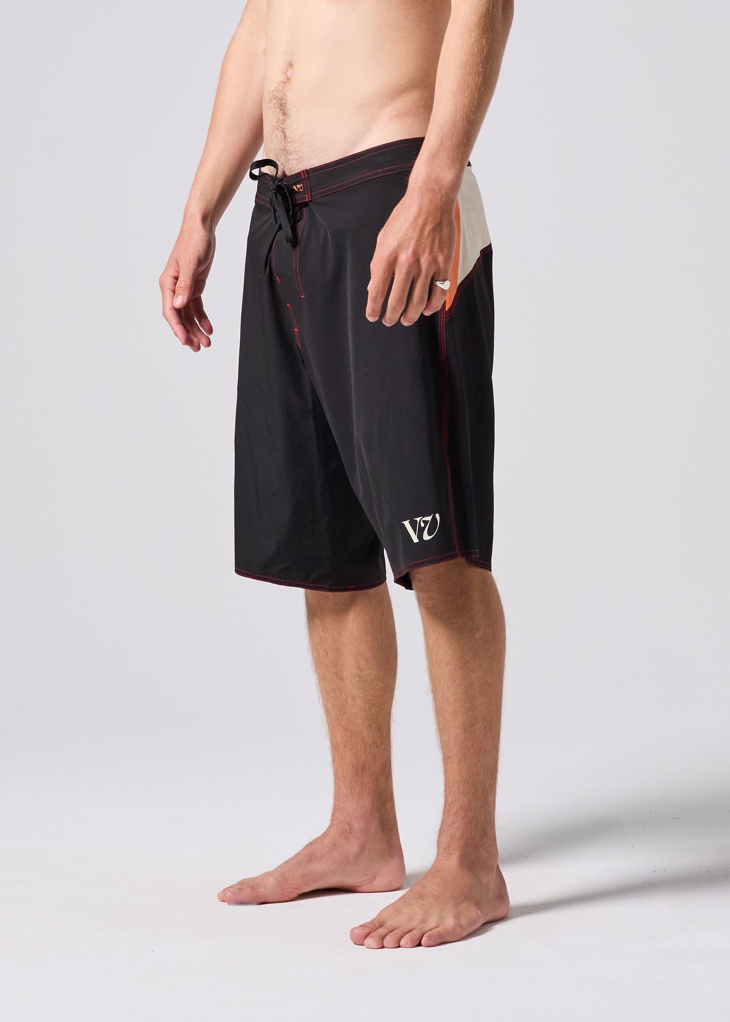 FREQUENCY 21" TRUNK : BLACK BONE