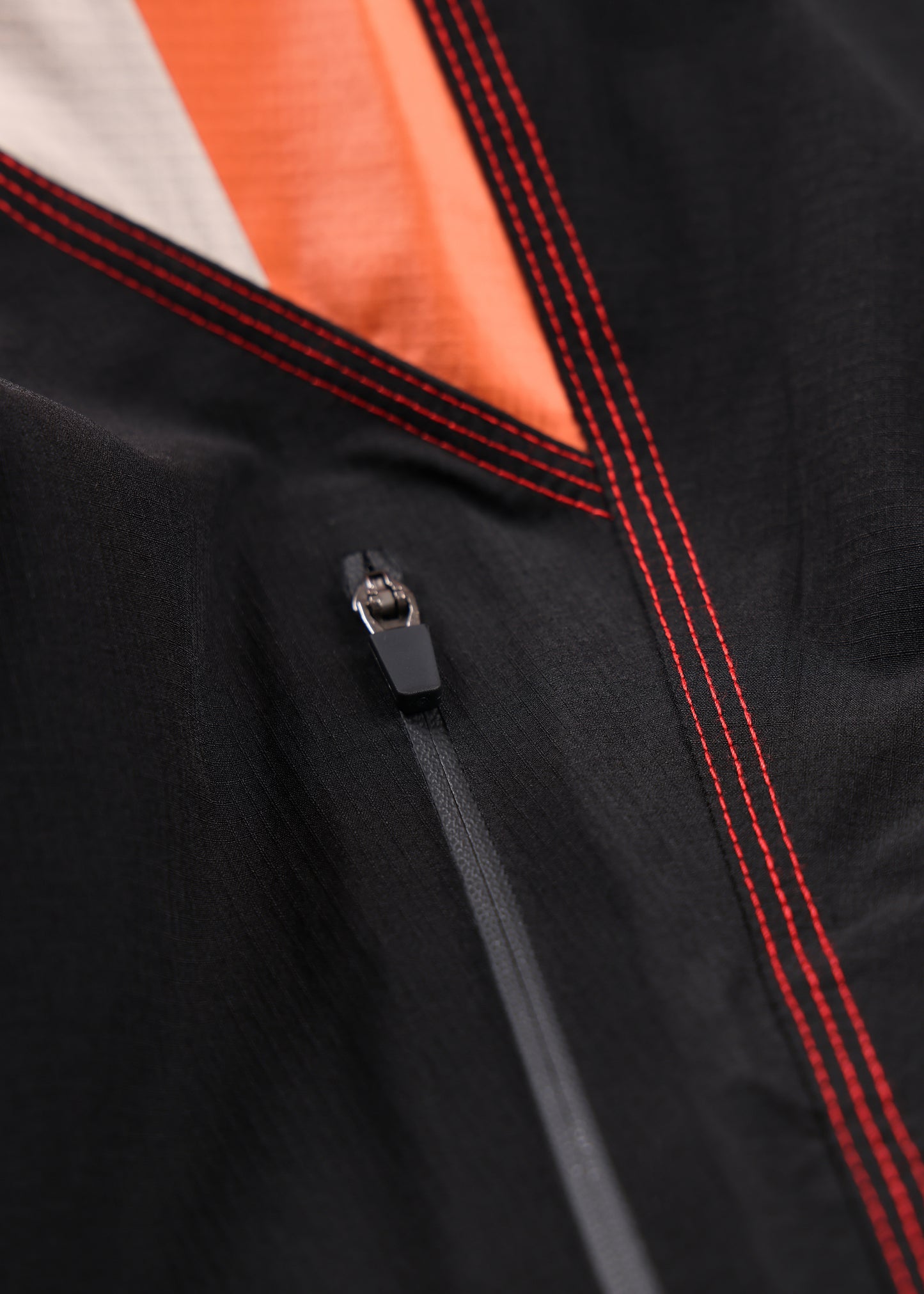 FREQUENCY 21" TRUNK : BLACK BONE