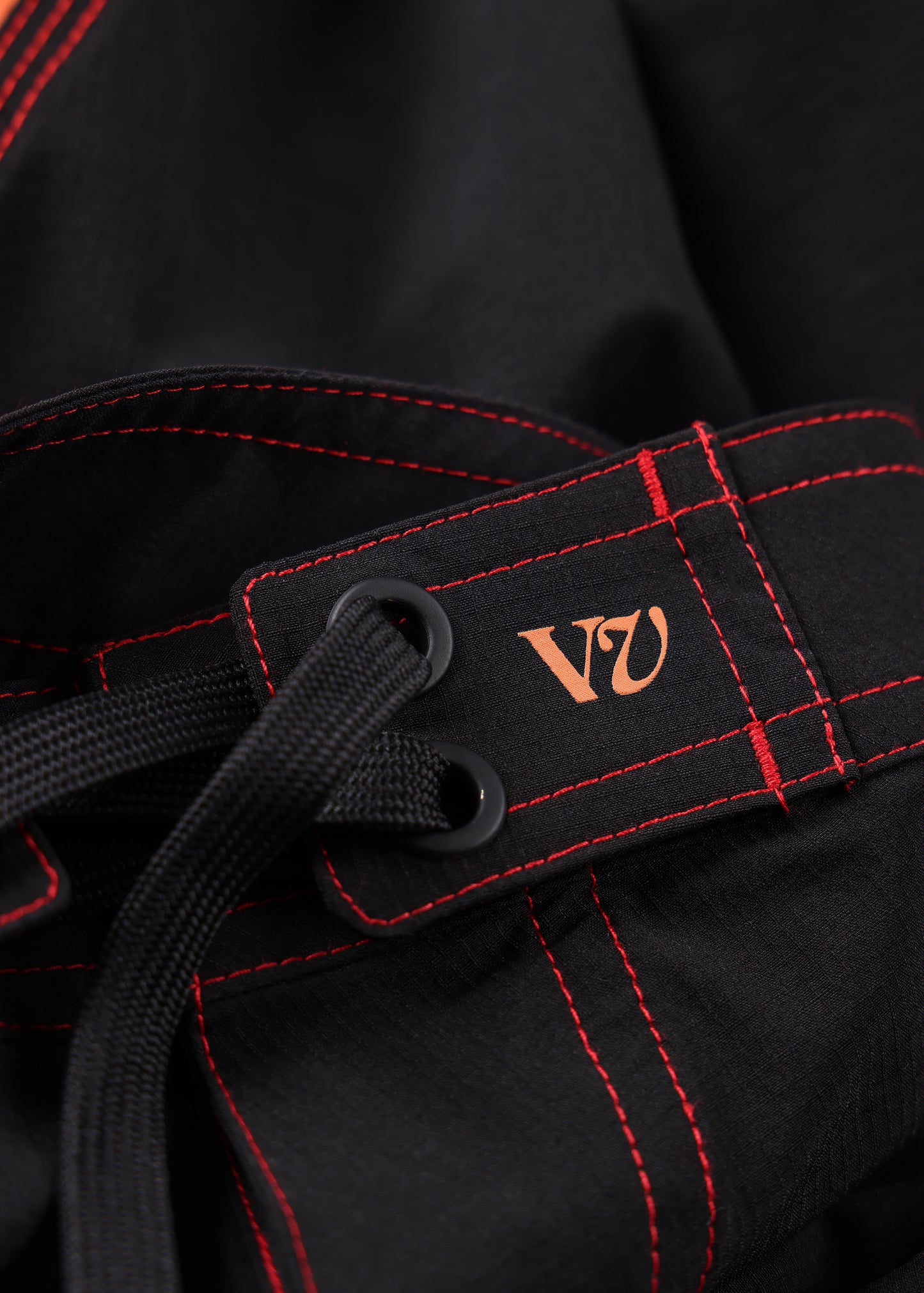 FREQUENCY 21" TRUNK : BLACK BONE