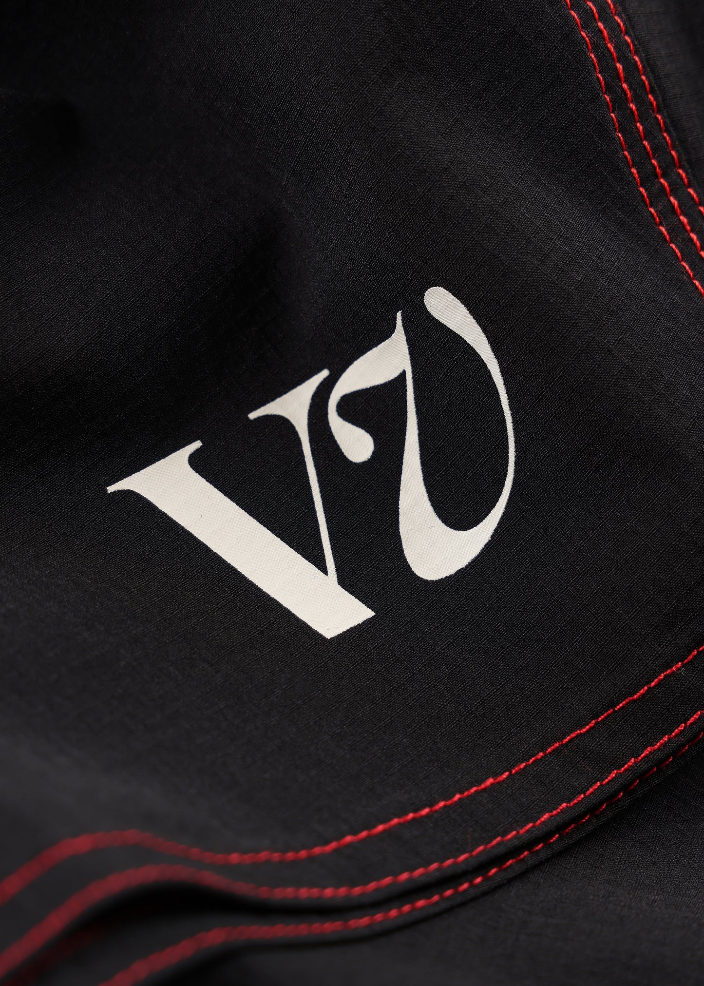 FREQUENCY 21" TRUNK : BLACK BONE