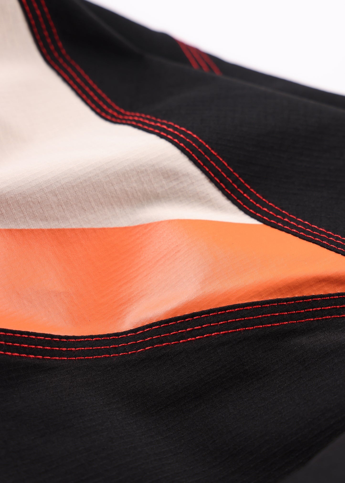 FREQUENCY 21" TRUNK : BLACK BONE