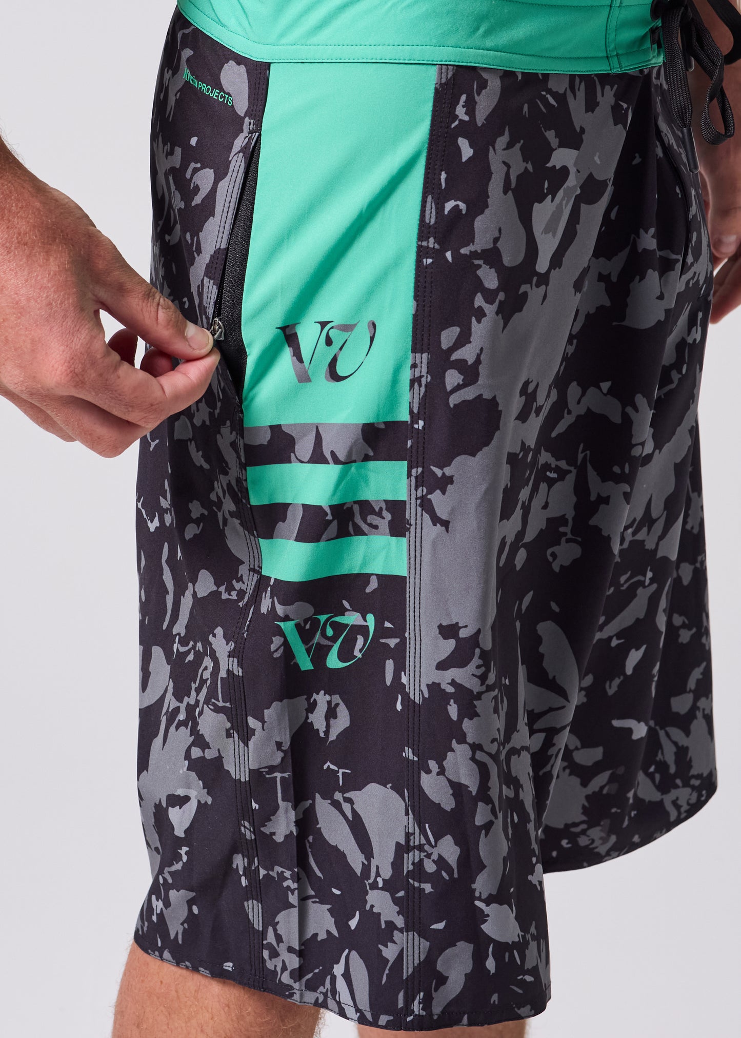 DISCLOSURE 20" DECORATIVE TRUNK : BLACK GREEN