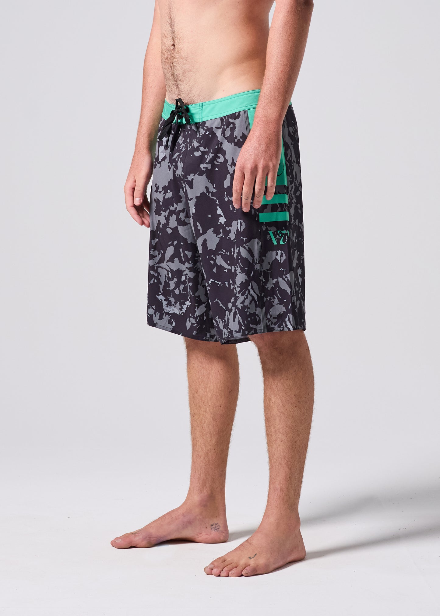 DISCLOSURE 20" DECORATIVE TRUNK : BLACK GREEN